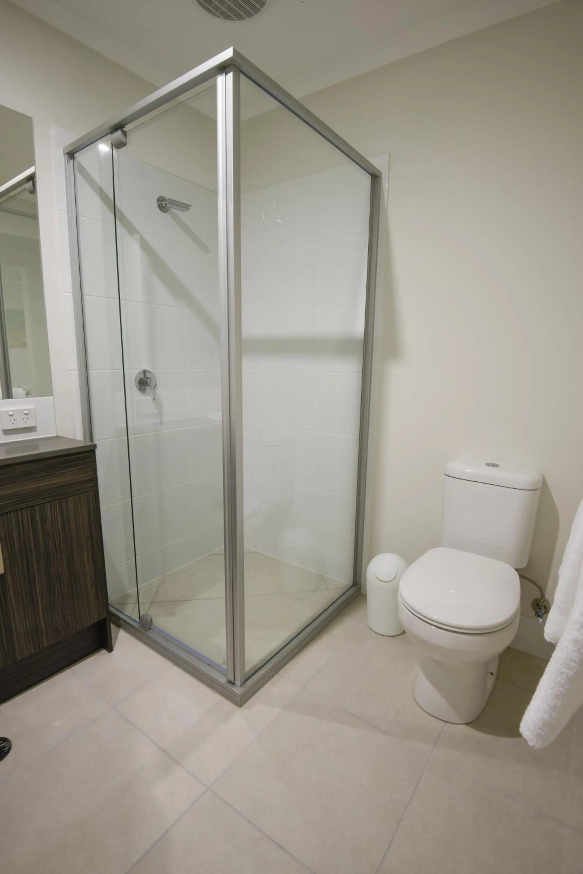 Shower in Direct Collective - Breeze on Brightwater