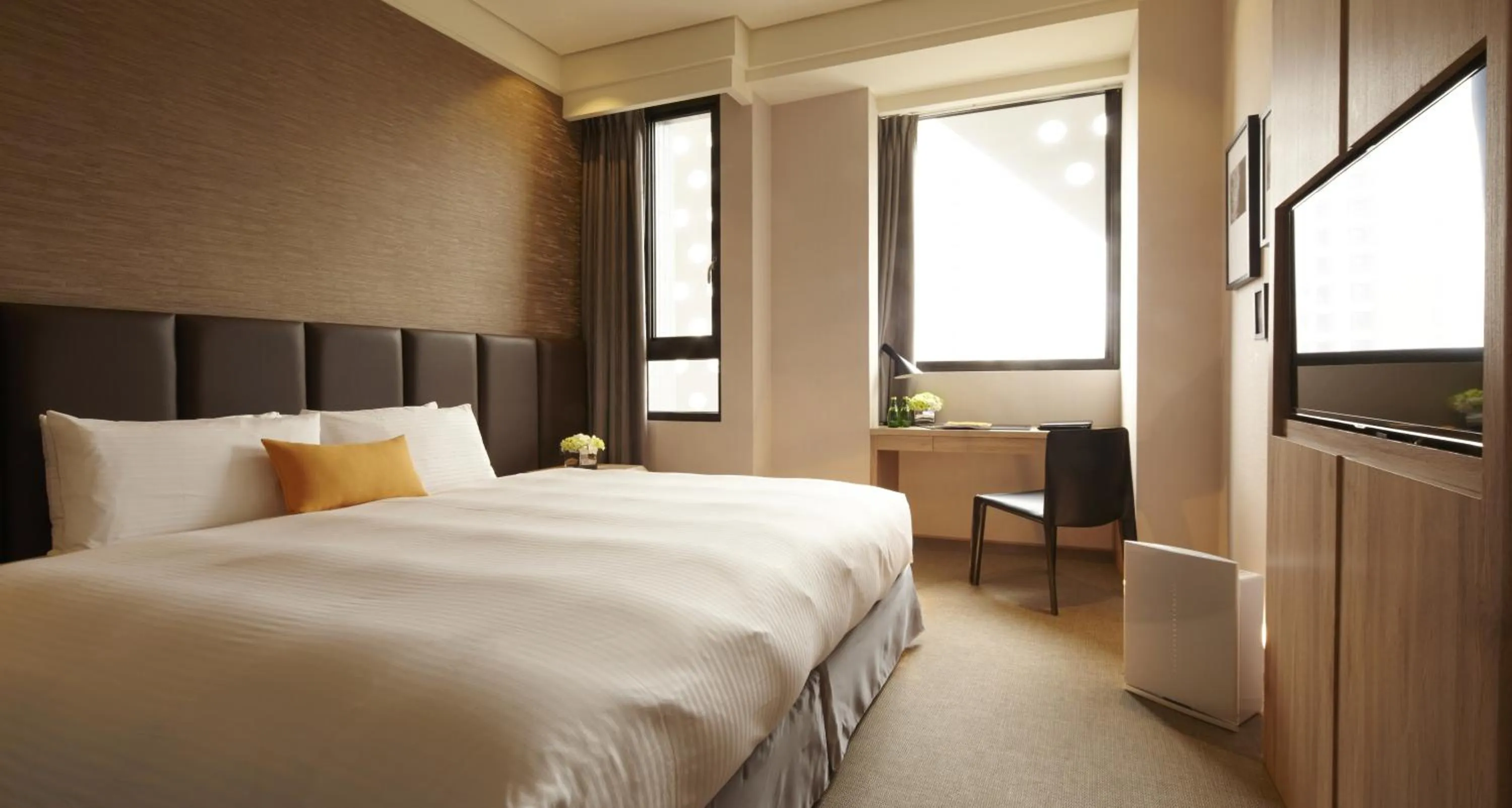 Photo of the whole room, Bed in Treeart Hotel