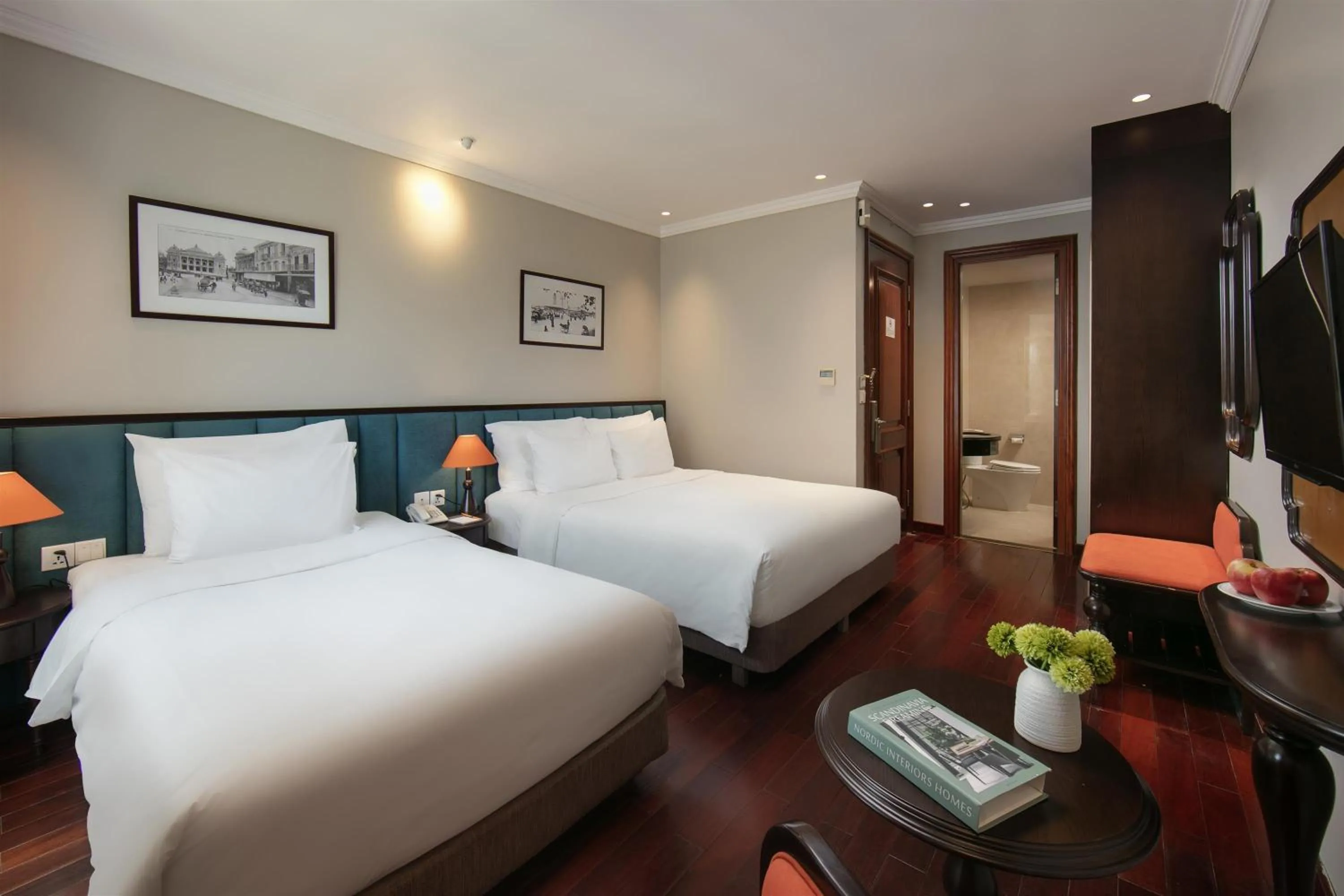 Photo of the whole room, Bed in Sunline Central Hotel