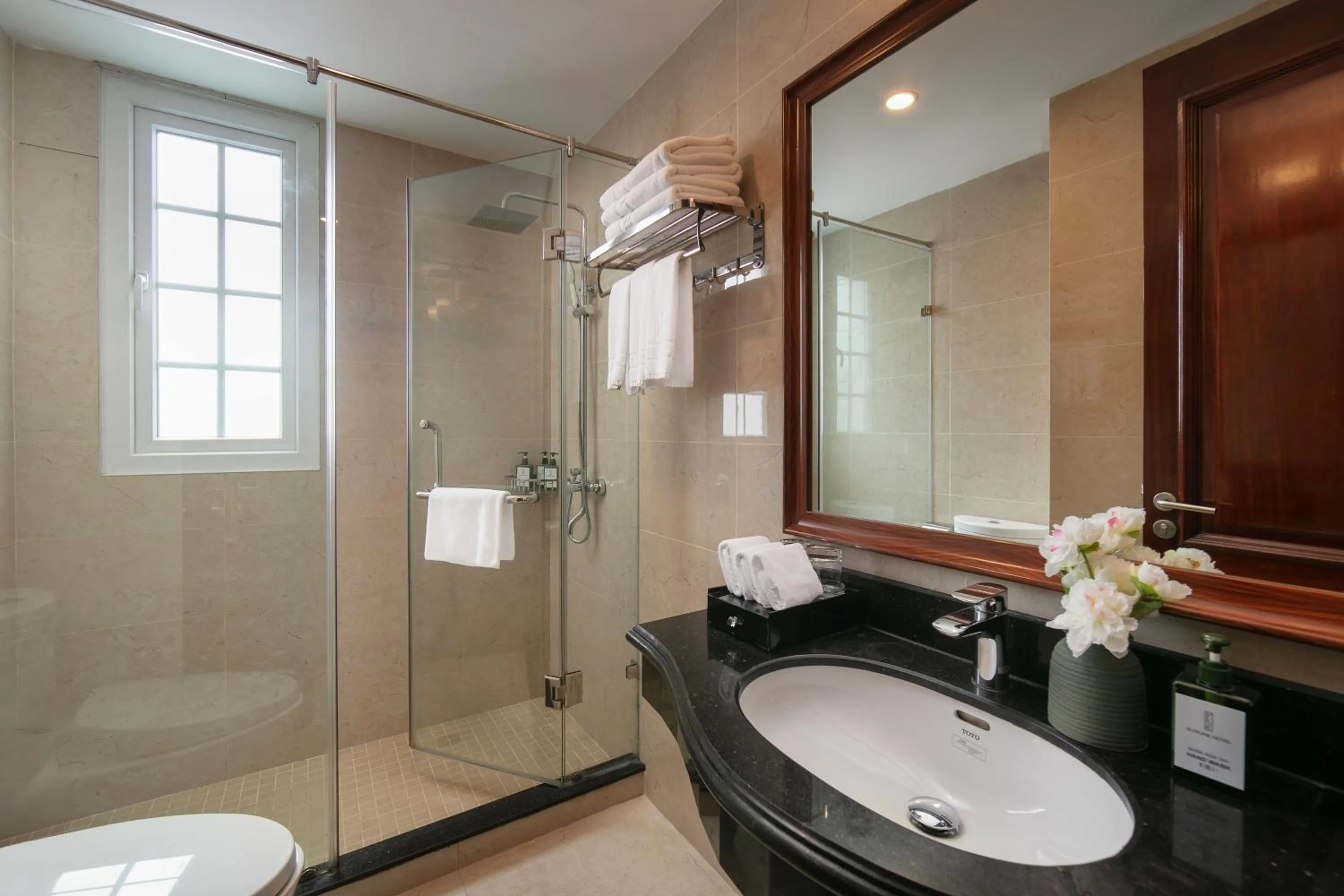 Shower in Sunline Central Hotel