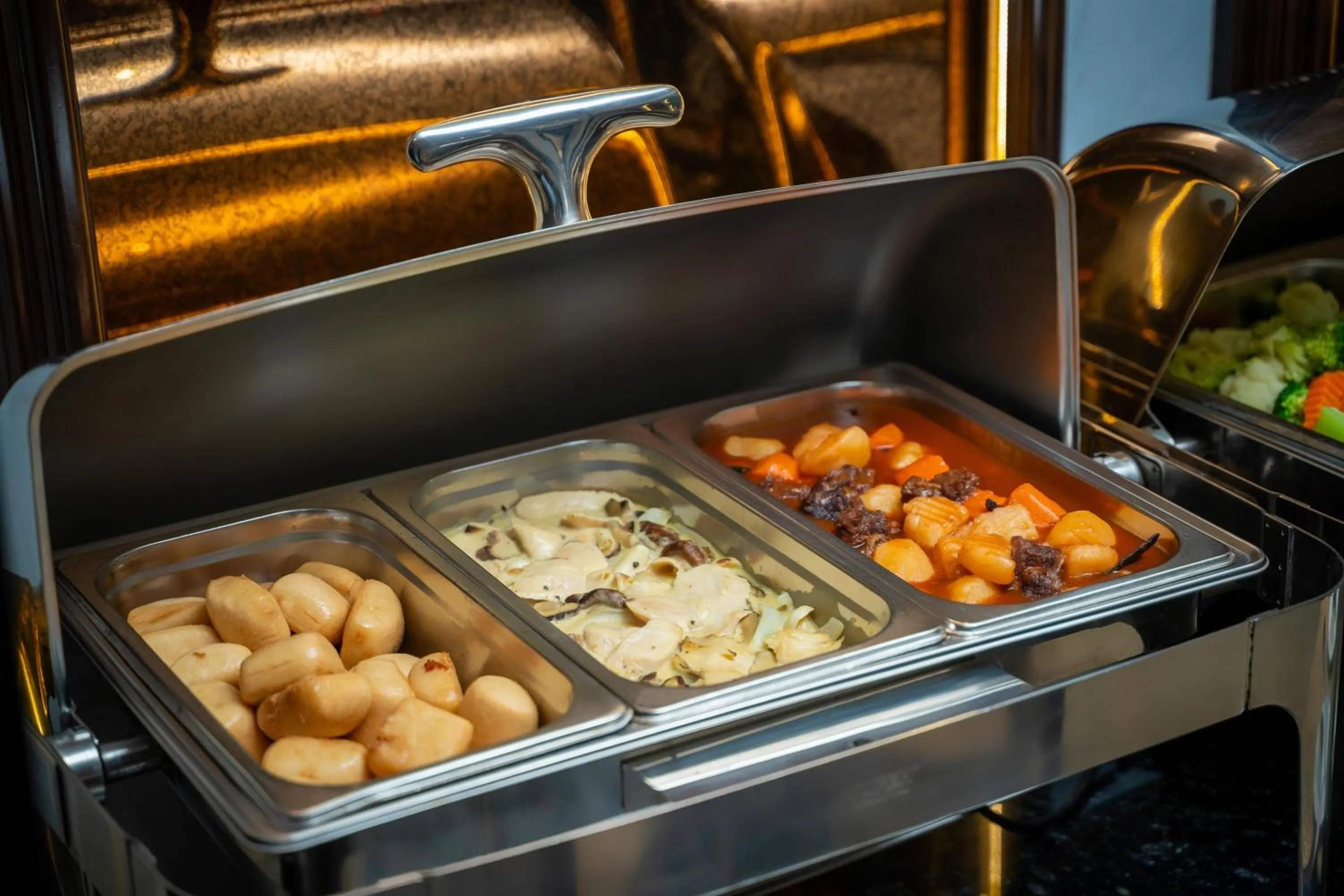 Buffet breakfast in Sunline Central Hotel