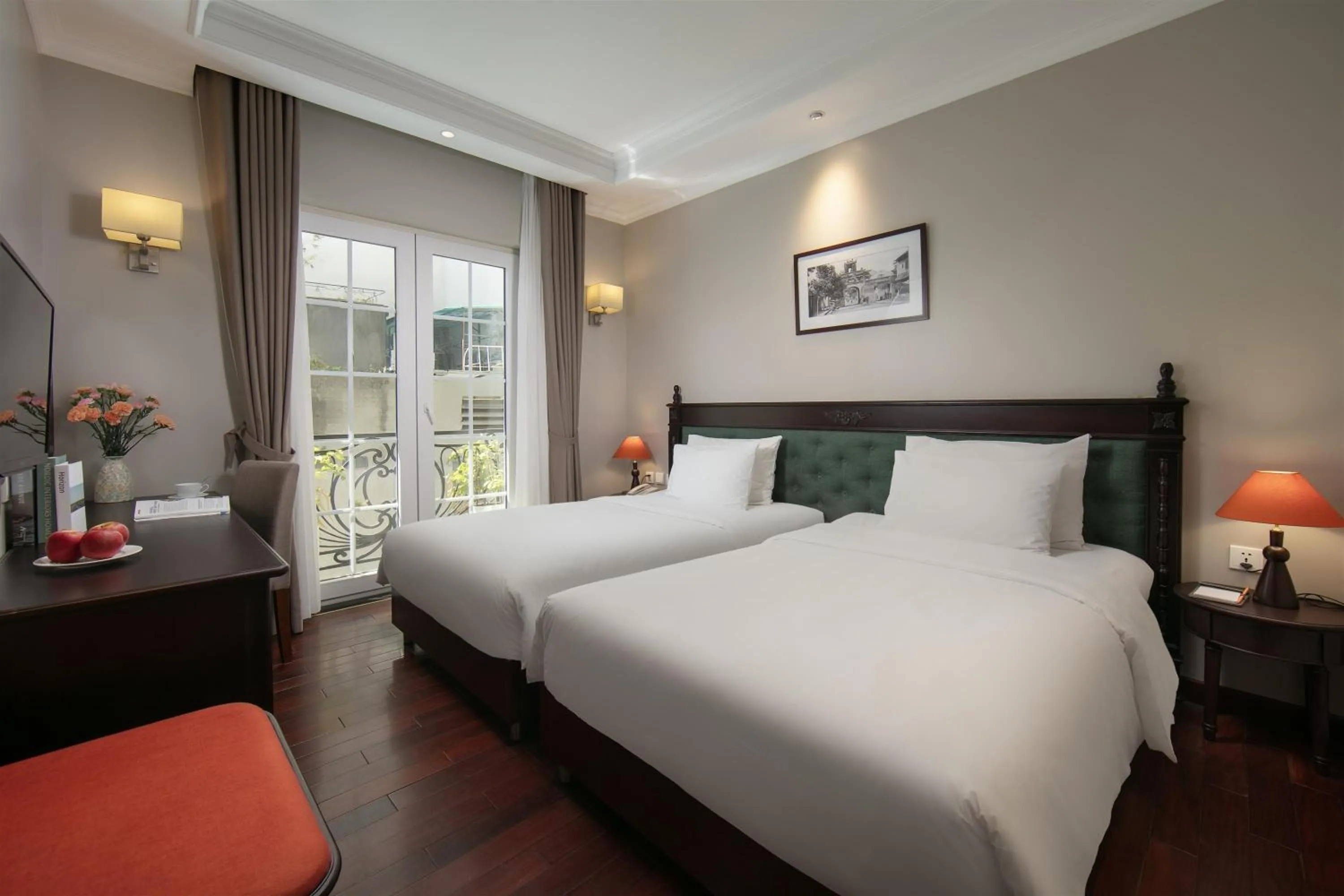 Photo of the whole room, Bed in Sunline Central Hotel