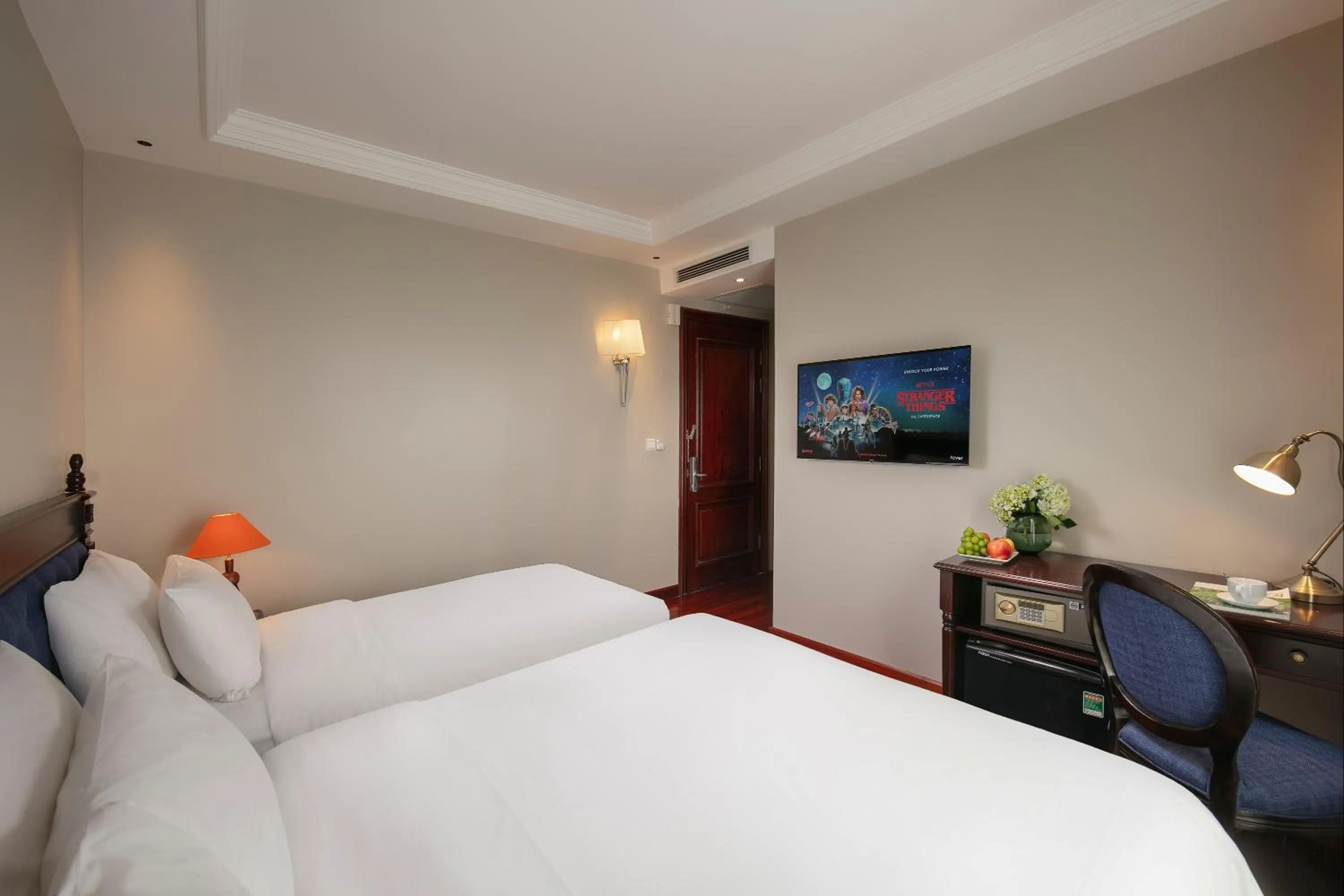 Photo of the whole room, Bed in Sunline Central Hotel