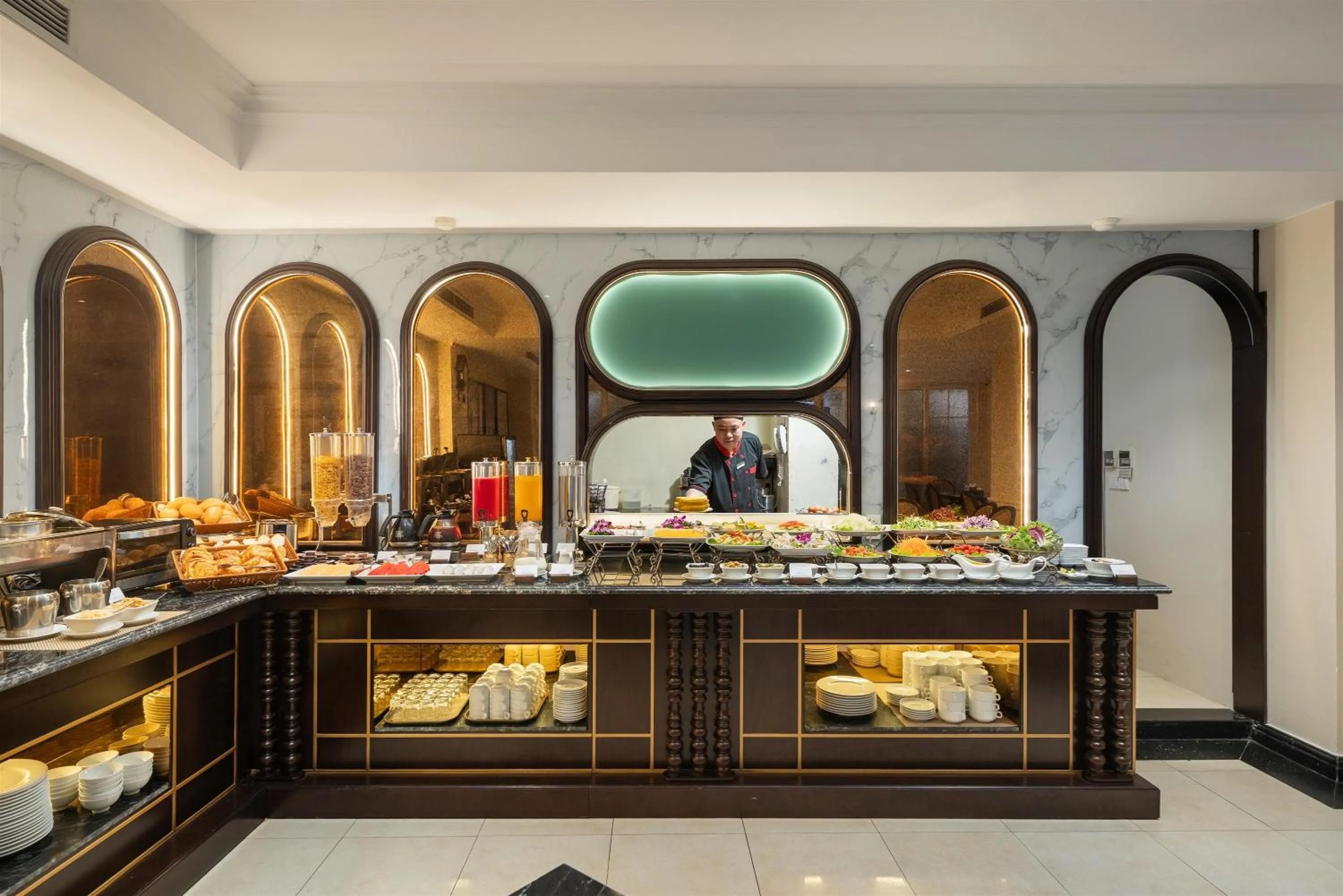 Buffet breakfast in Sunline Central Hotel