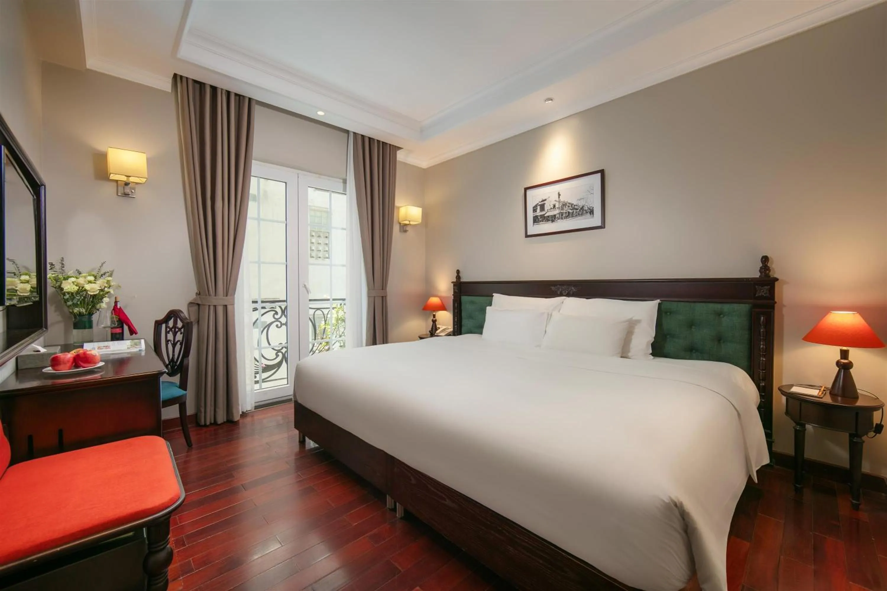 Photo of the whole room, Bed in Sunline Central Hotel