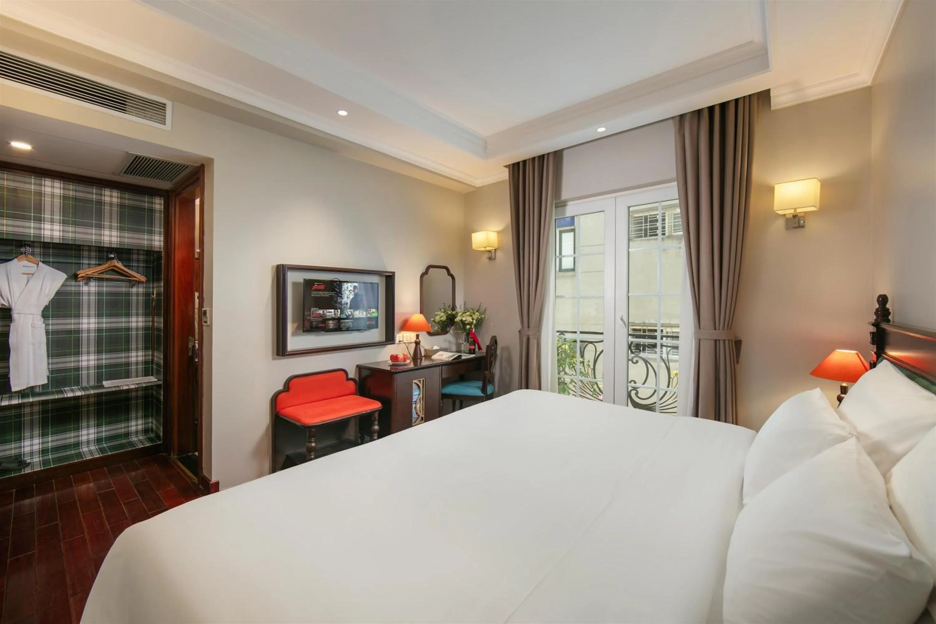 Photo of the whole room, Bed in Sunline Central Hotel