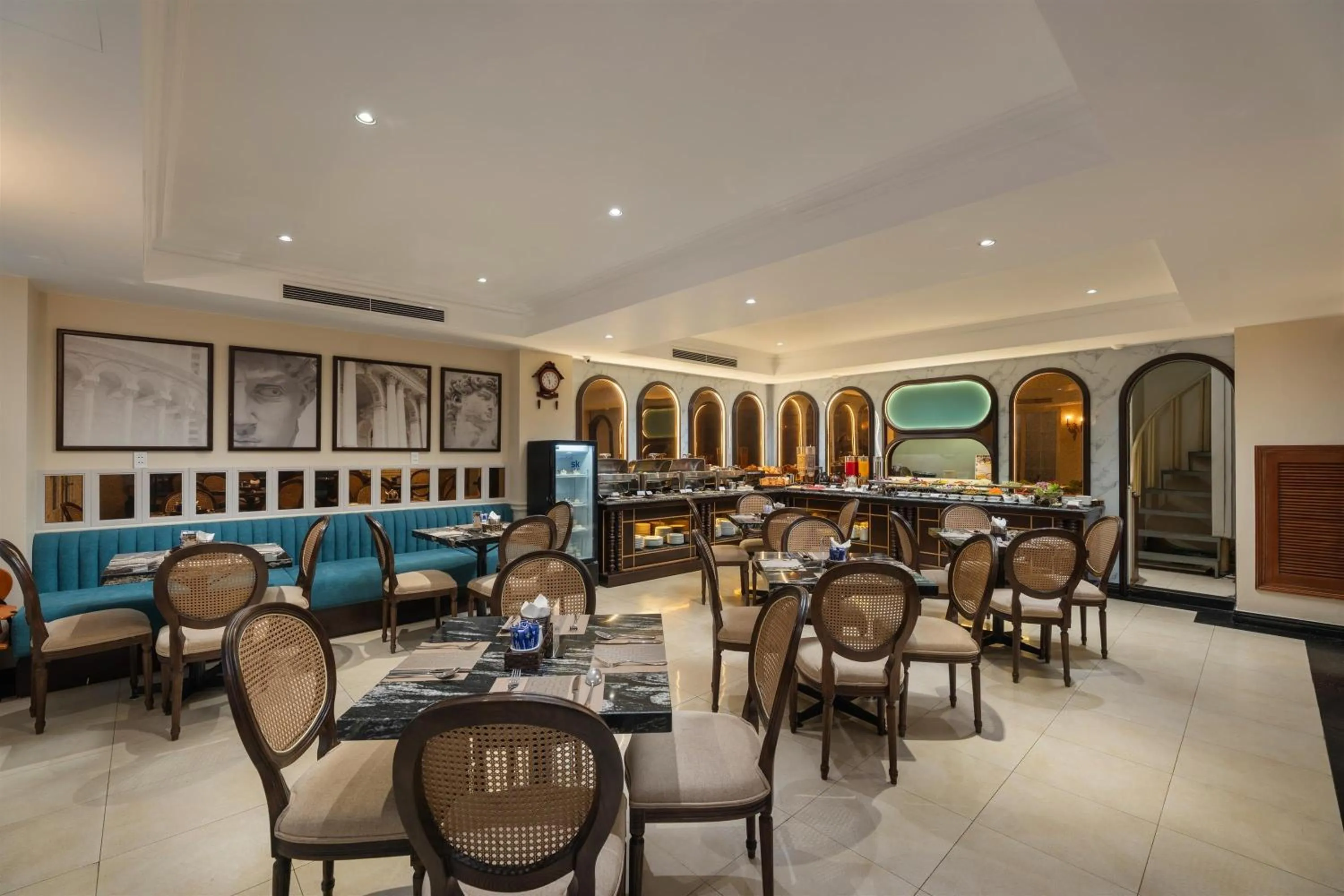 Restaurant/places to eat in Sunline Central Hotel