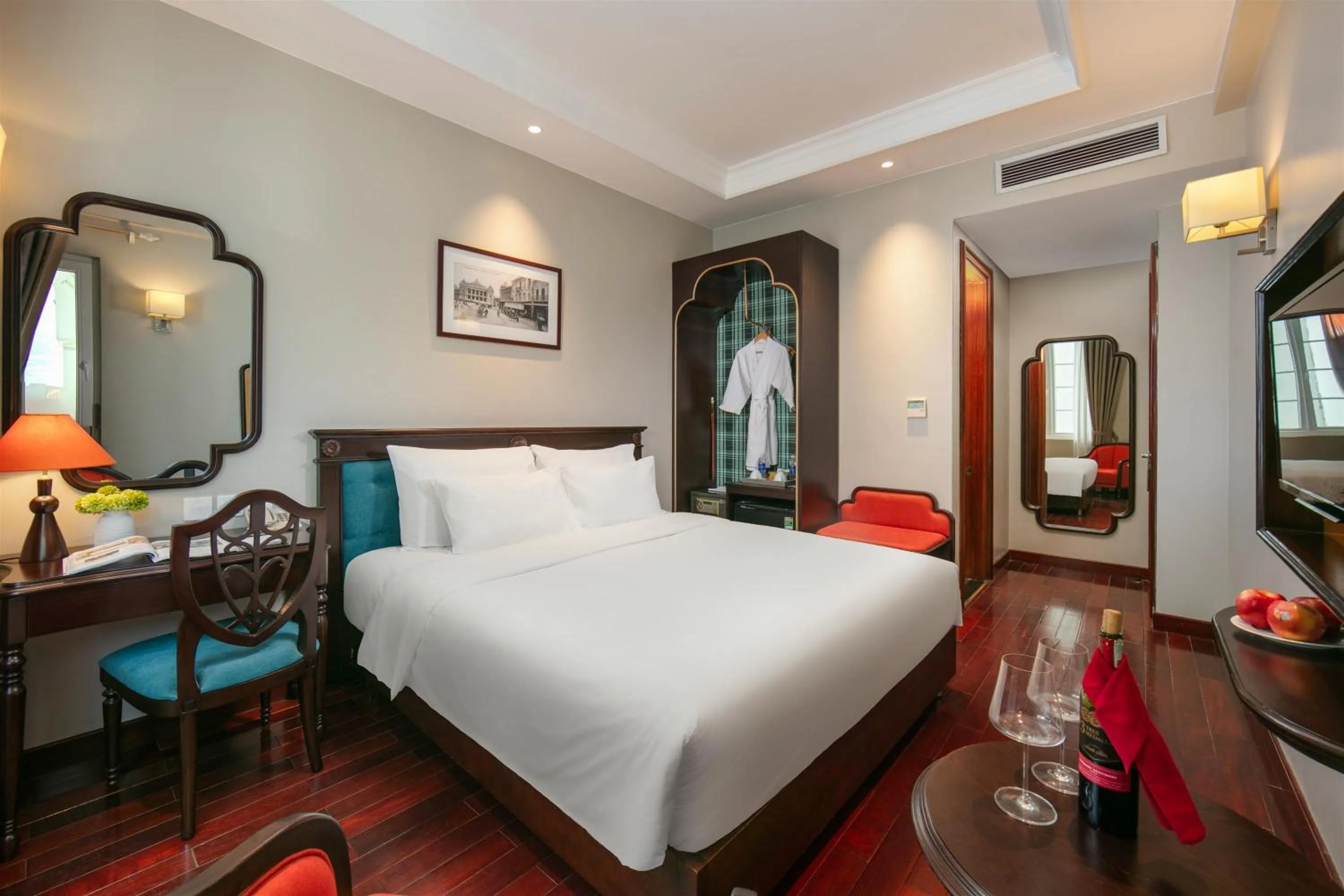 Photo of the whole room, Bed in Sunline Central Hotel