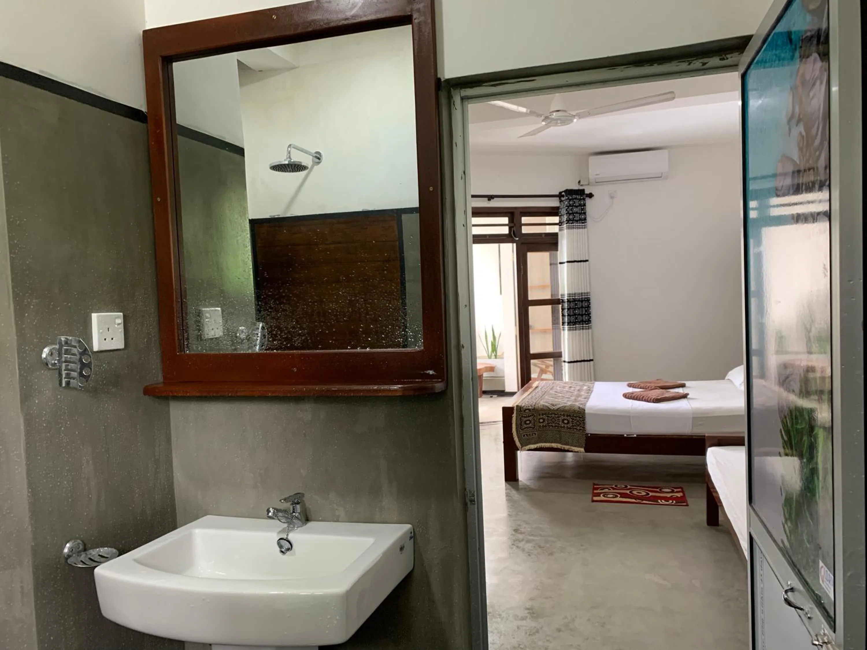 Bed in Ceylon Surf Guest and Restaurant