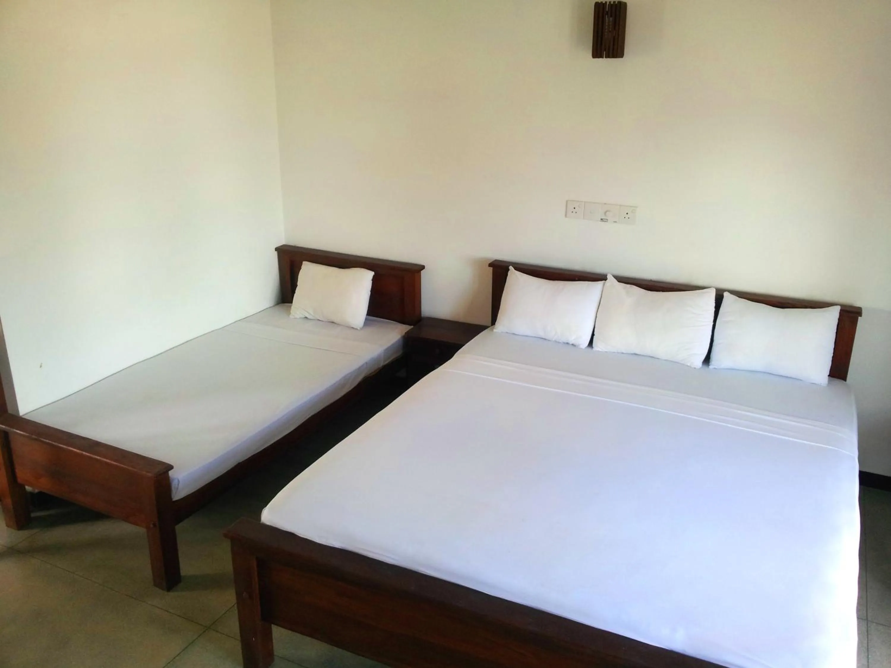 bunk bed, Bed in Ceylon Surf Guest and Restaurant