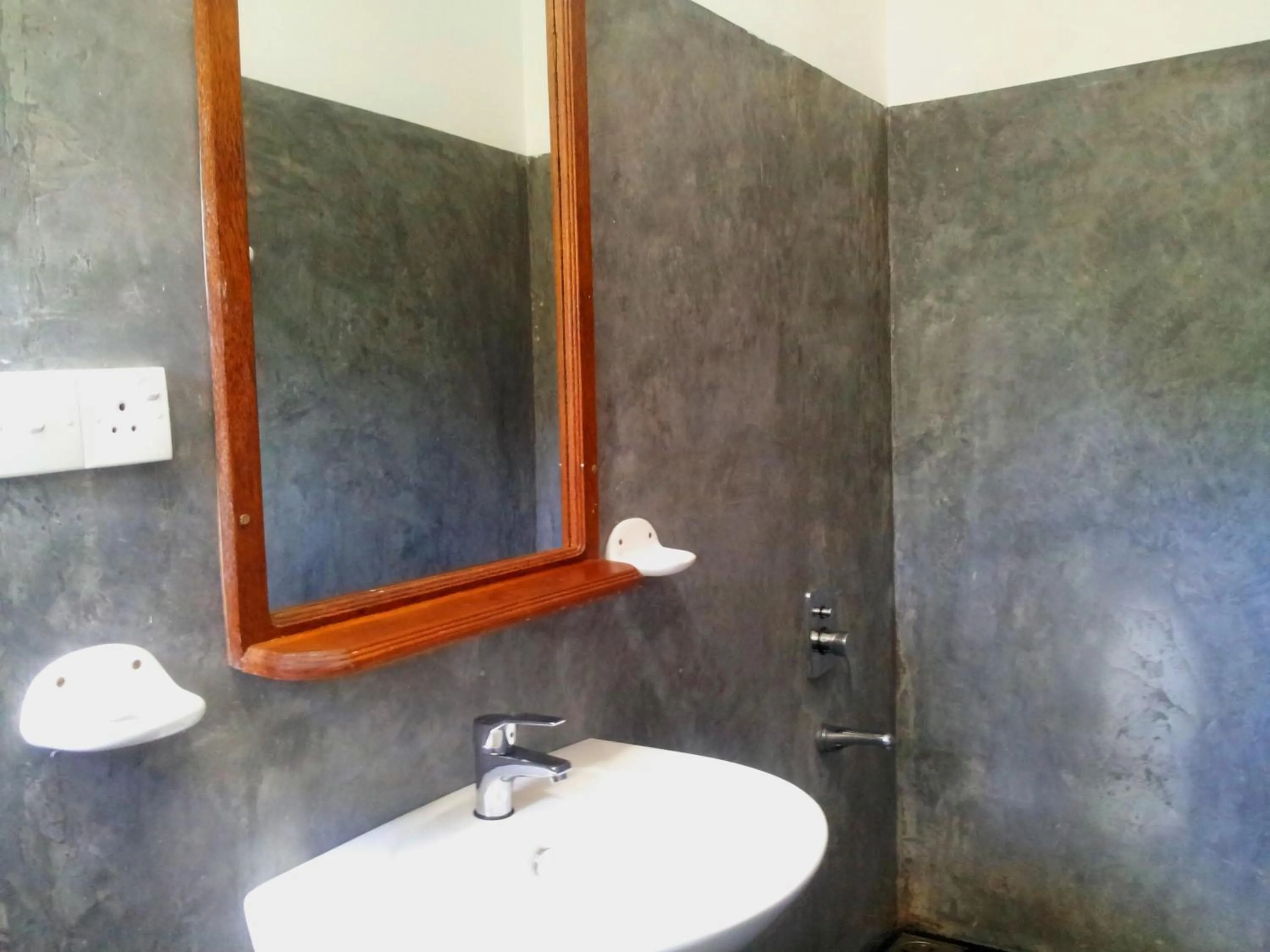 Bathroom in Ceylon Surf Guest and Restaurant