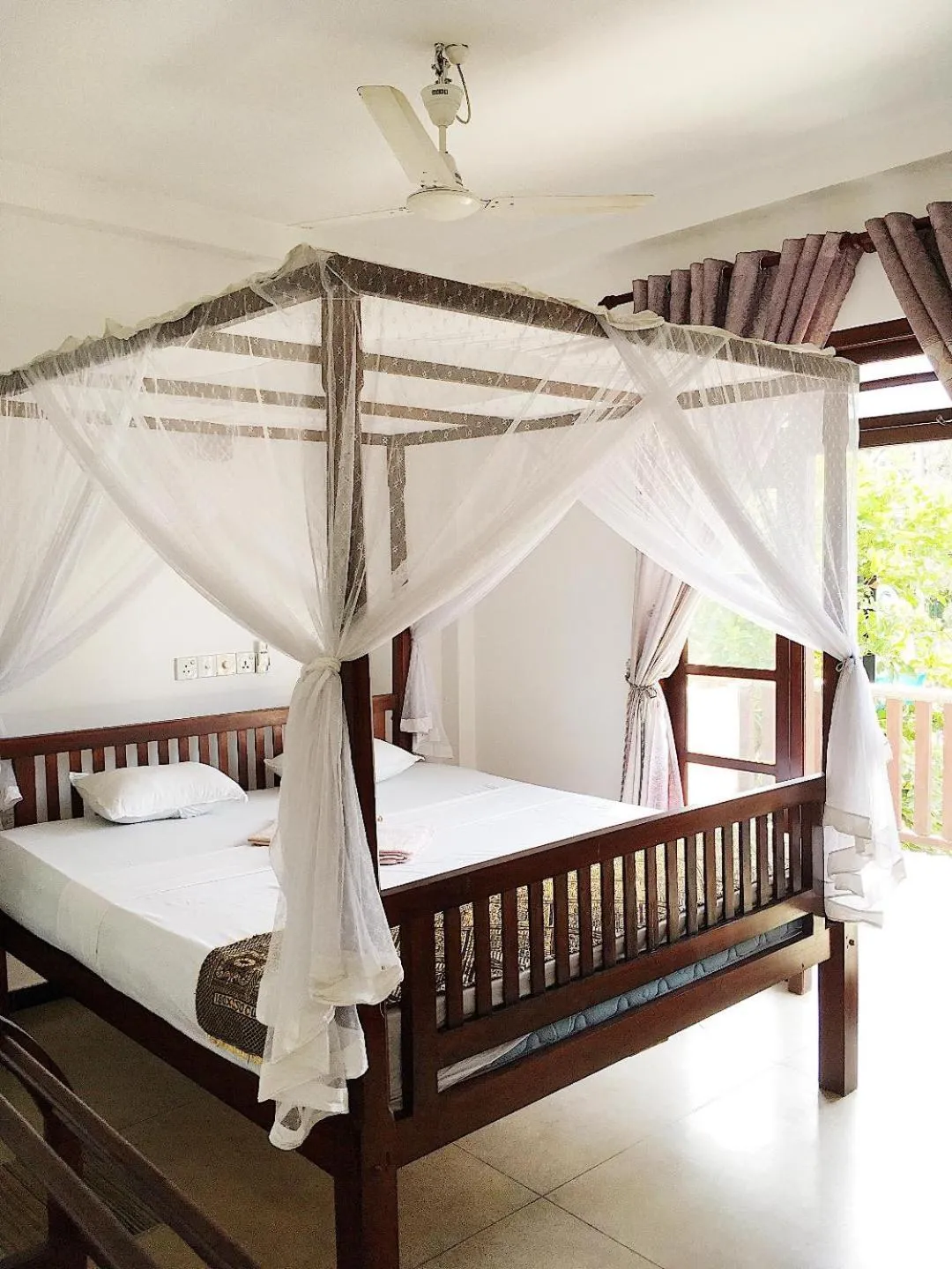 Bed in Ceylon Surf Guest and Restaurant
