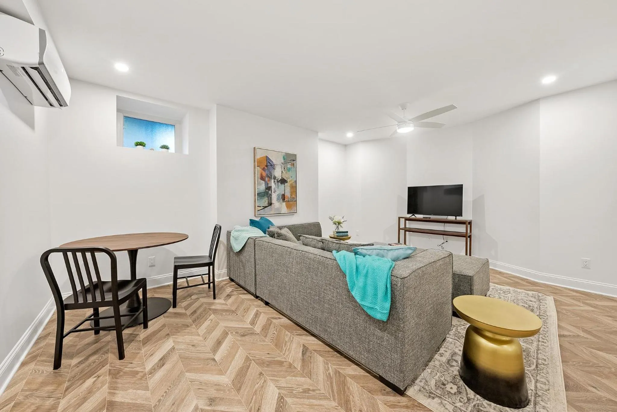 TV and multimedia in The Washington Downtown Boutique Hotel