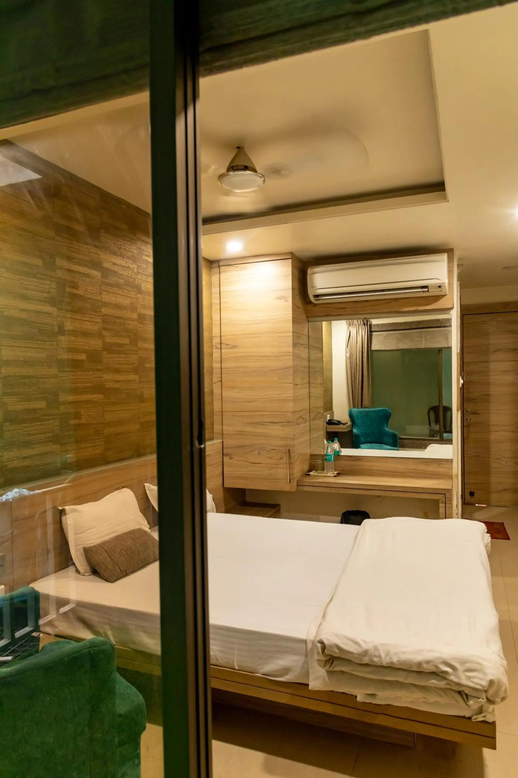 Bedroom in Adarsh Palace Hotel Near Bhopal Railway Station and Nadra Bus Stand Bhopal