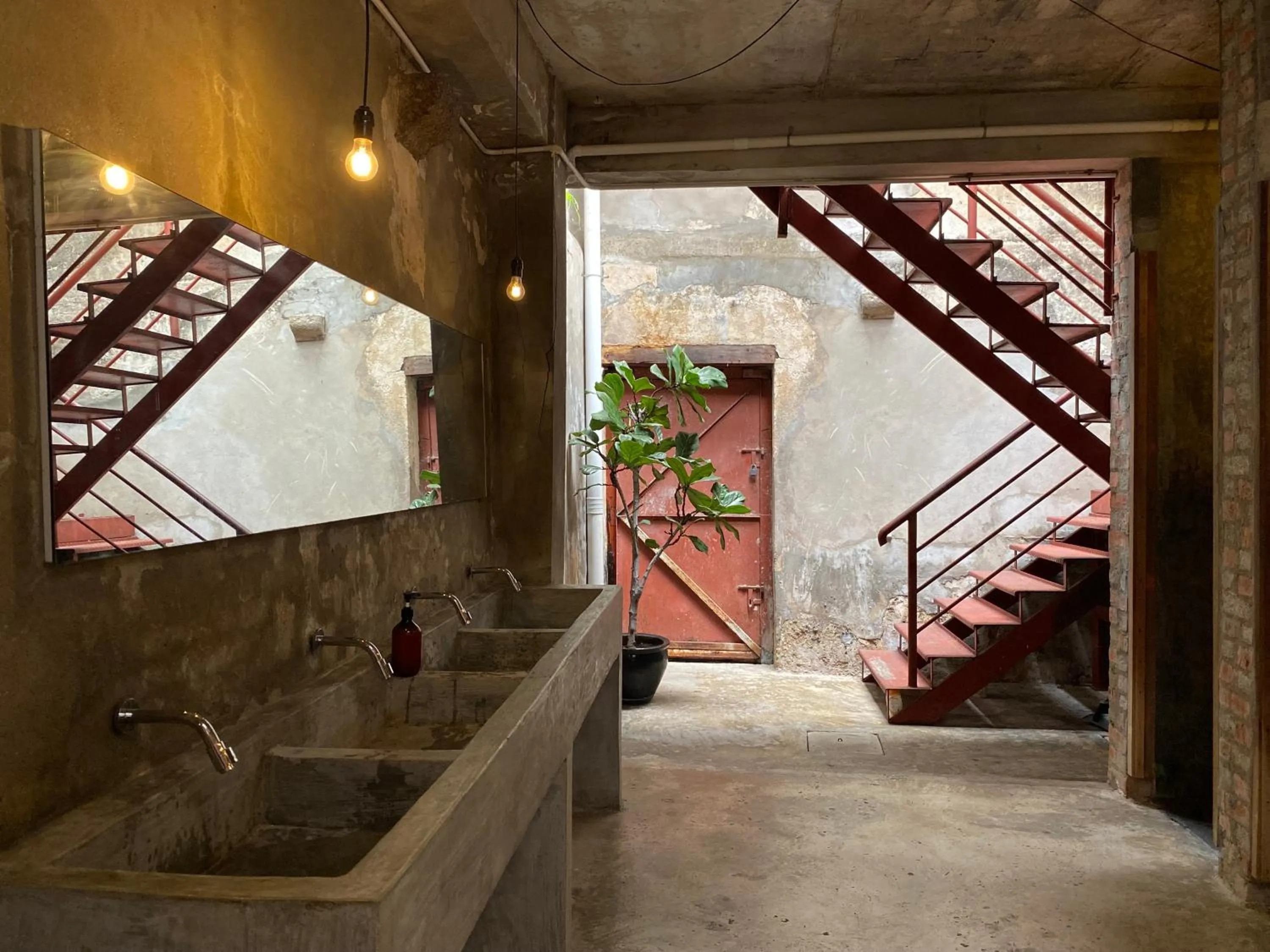 Toilet in The Frame Guesthouse