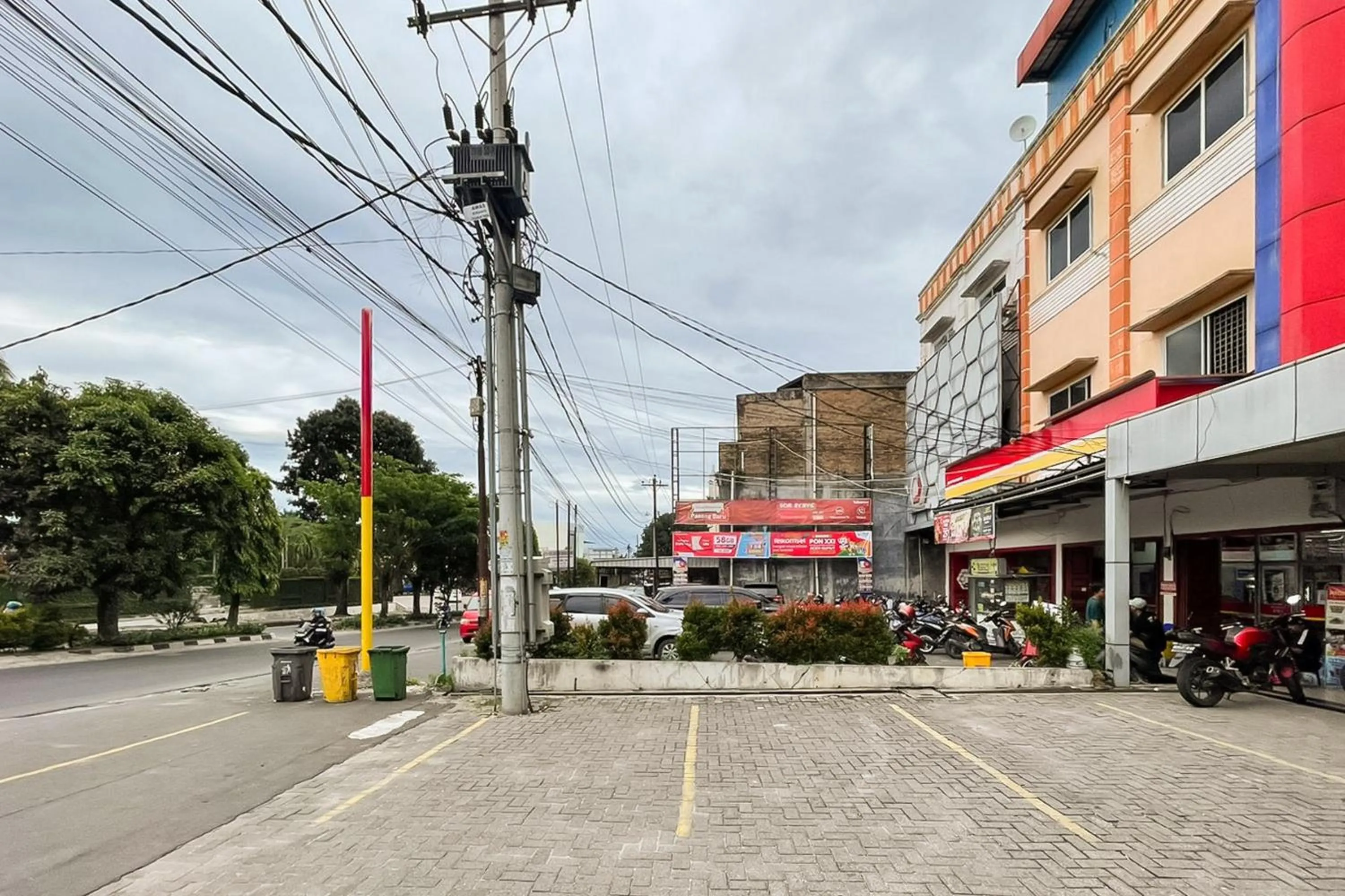 Parking in RedDoorz at Hotel Anda Pematang Siantar
