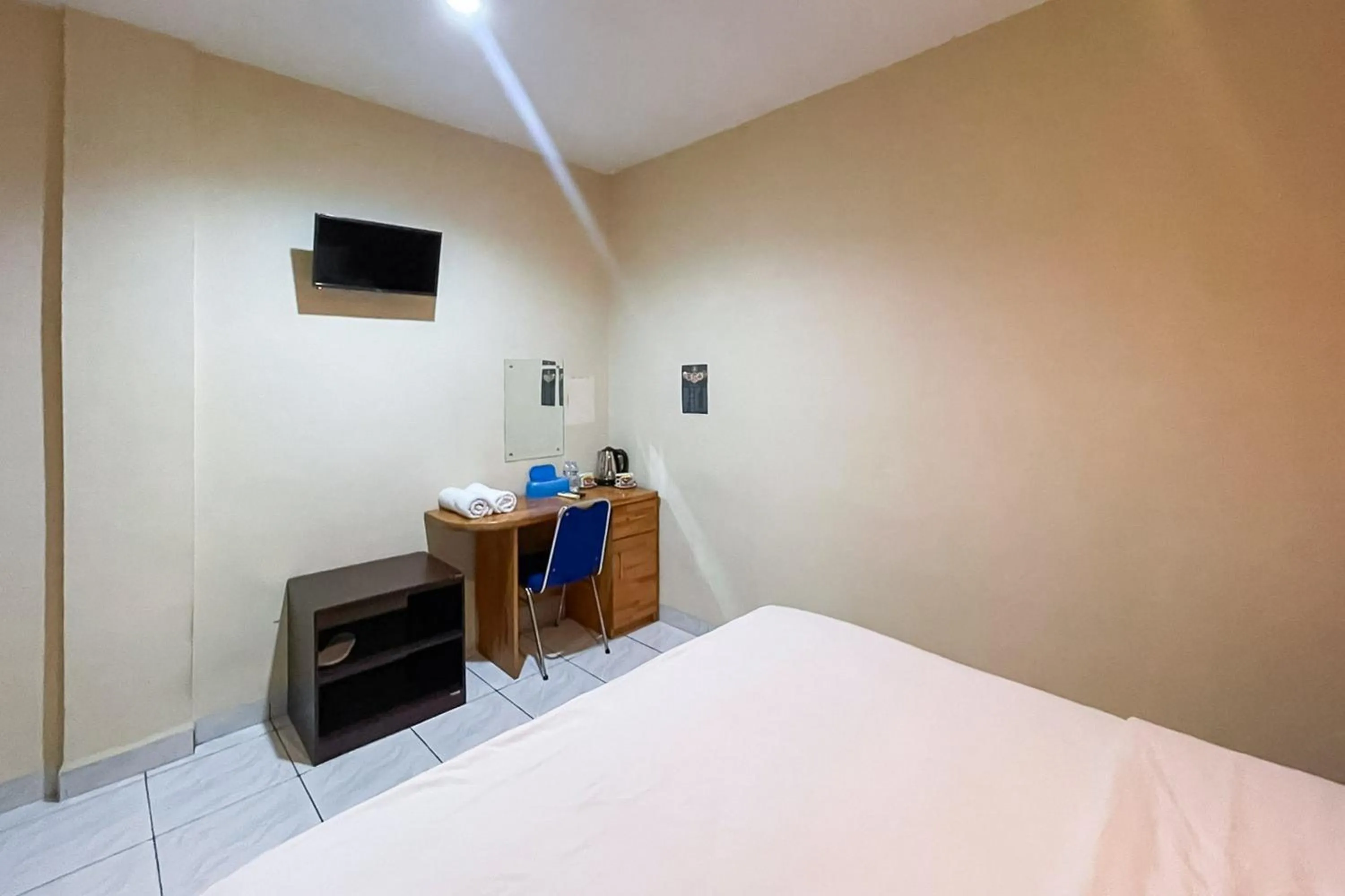 Bedroom, Bed in RedDoorz at Hotel Anda Pematang Siantar