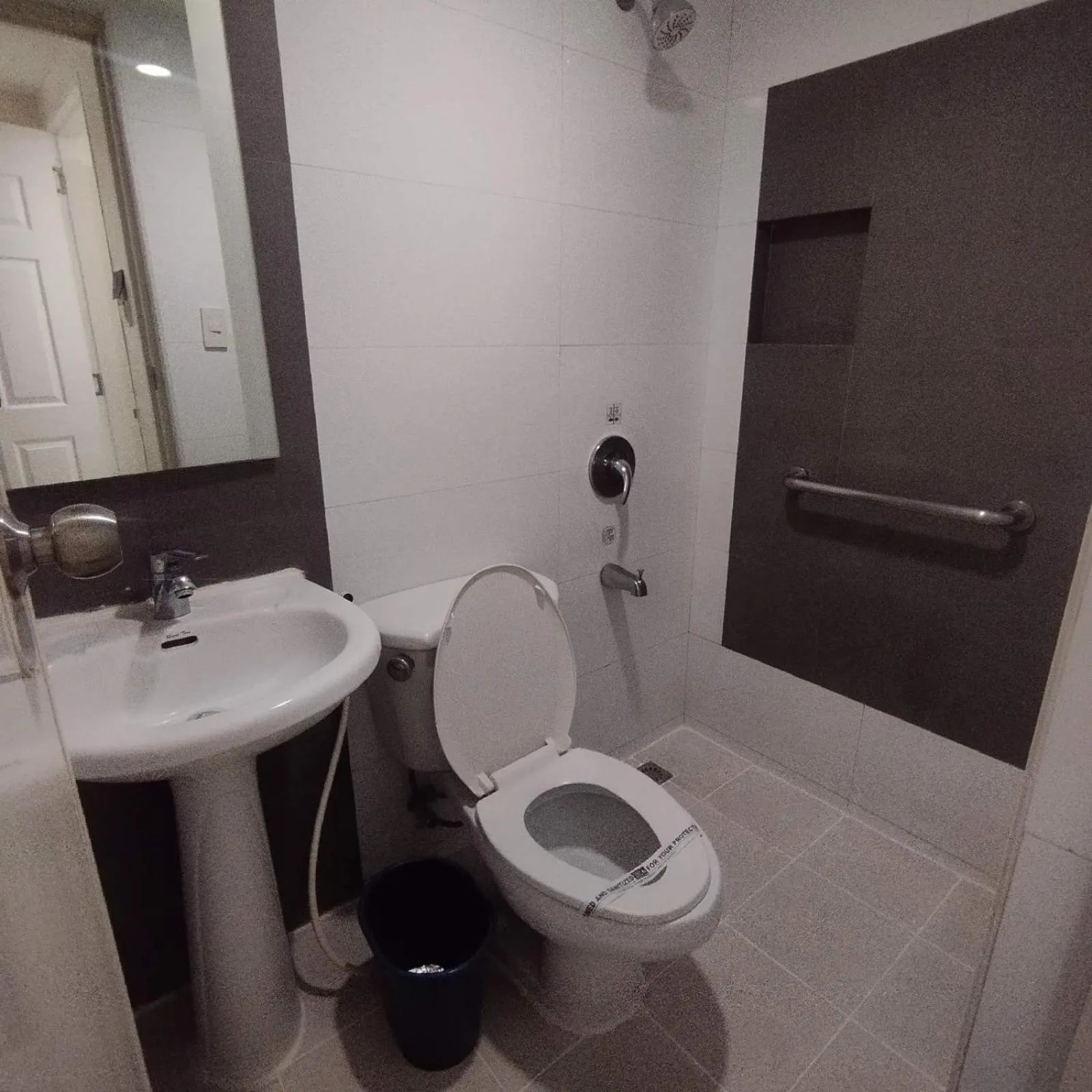 Bathroom in Hotel Sogo - Bagong Barrio, Caloocan