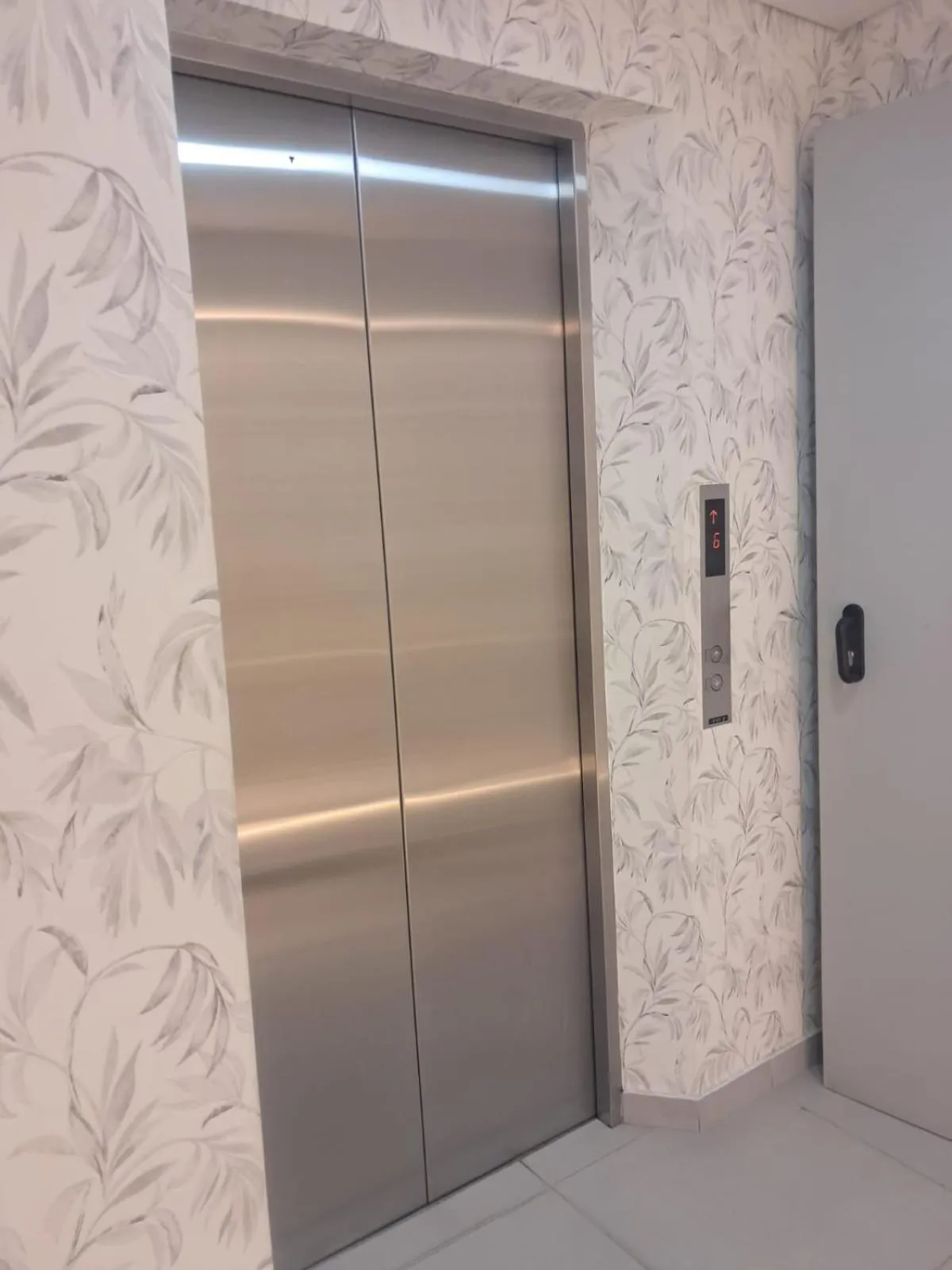 elevator in Hotel ECO 44