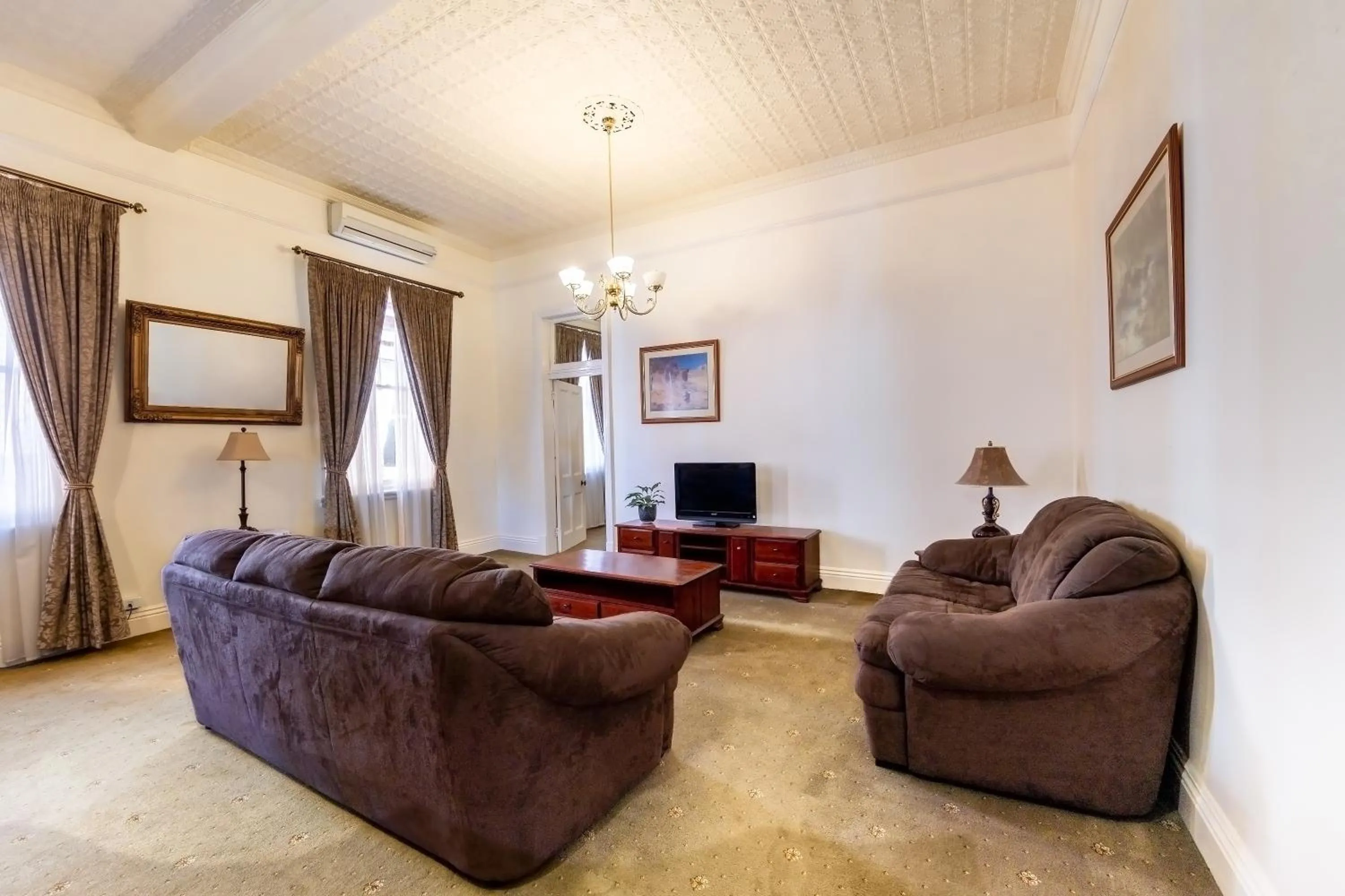 Criterion Warwick Hotel