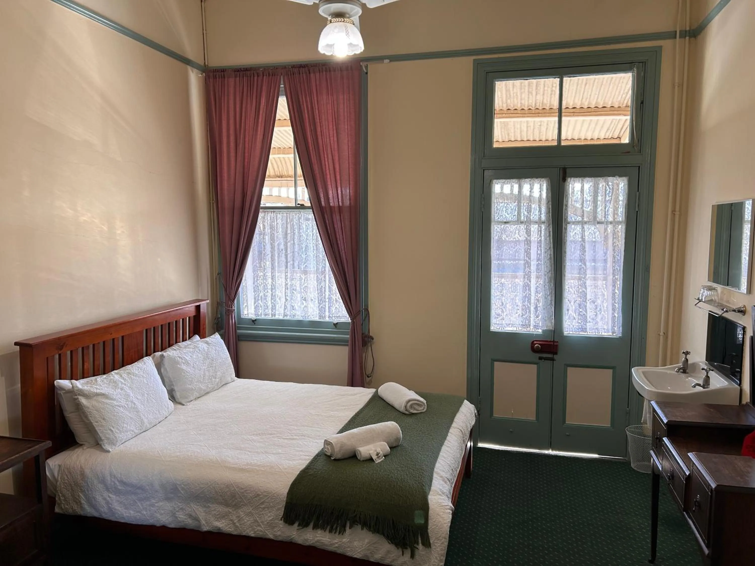 Bed in Criterion Warwick Hotel