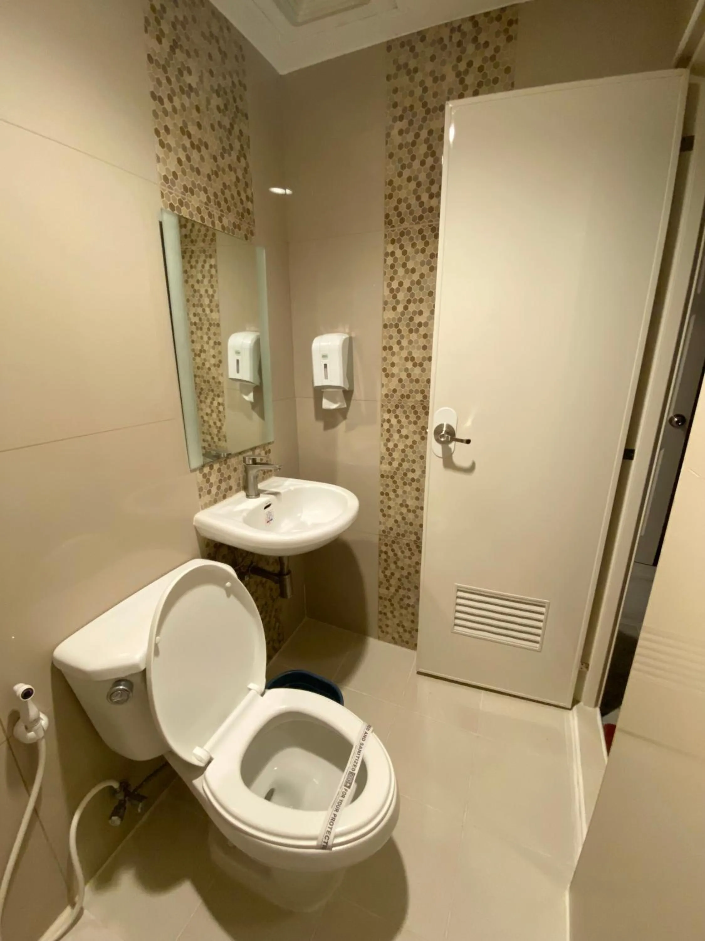 Bathroom in Hotel Sogo - EDSA Trinoma