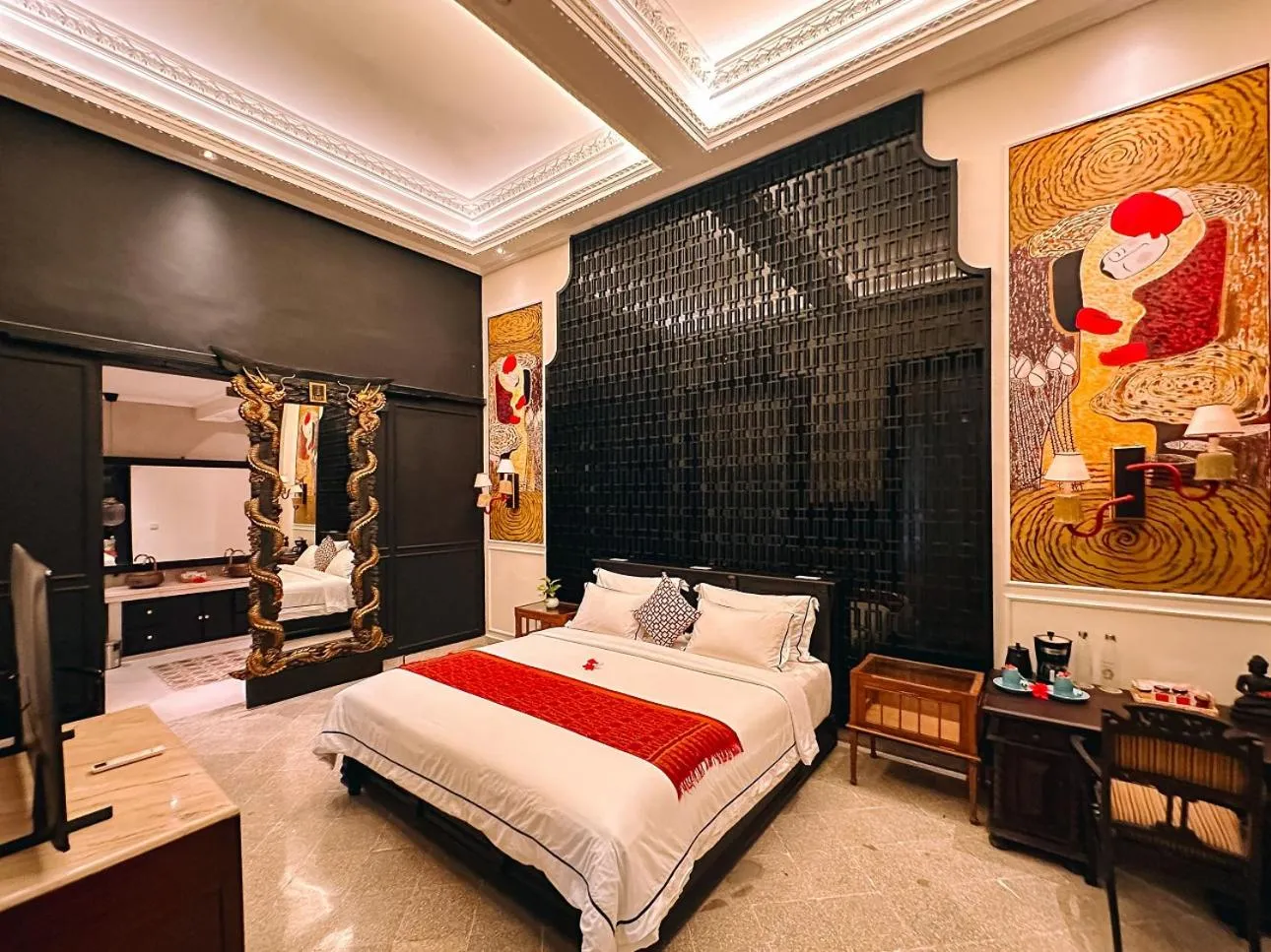 Bedroom, Bed in House of Tugu, Old Town Jakarta