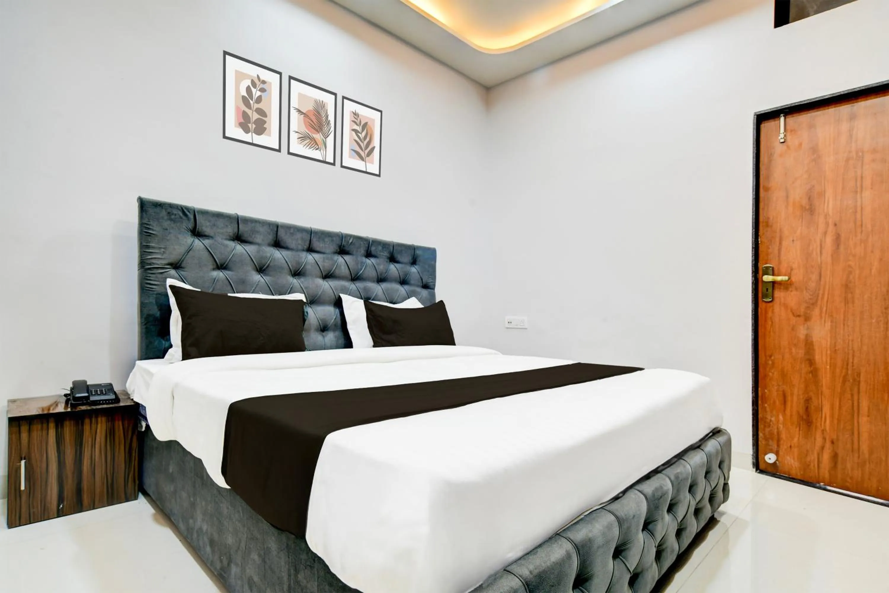 Bedroom, Bed in Hotel O D.V Near Medanta Hospital Indore