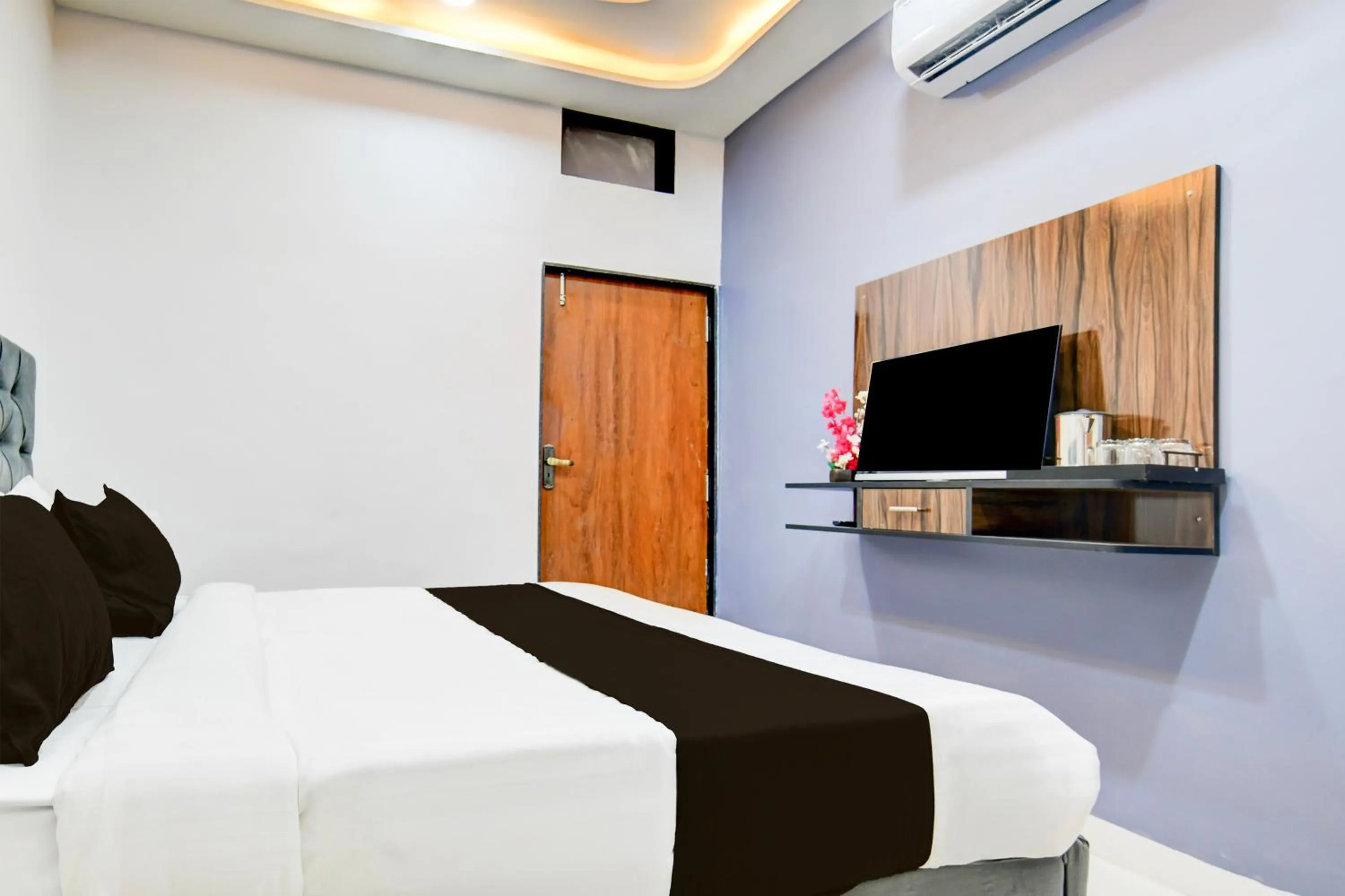 Bedroom, Bed in Hotel O D.V Near Medanta Hospital Indore