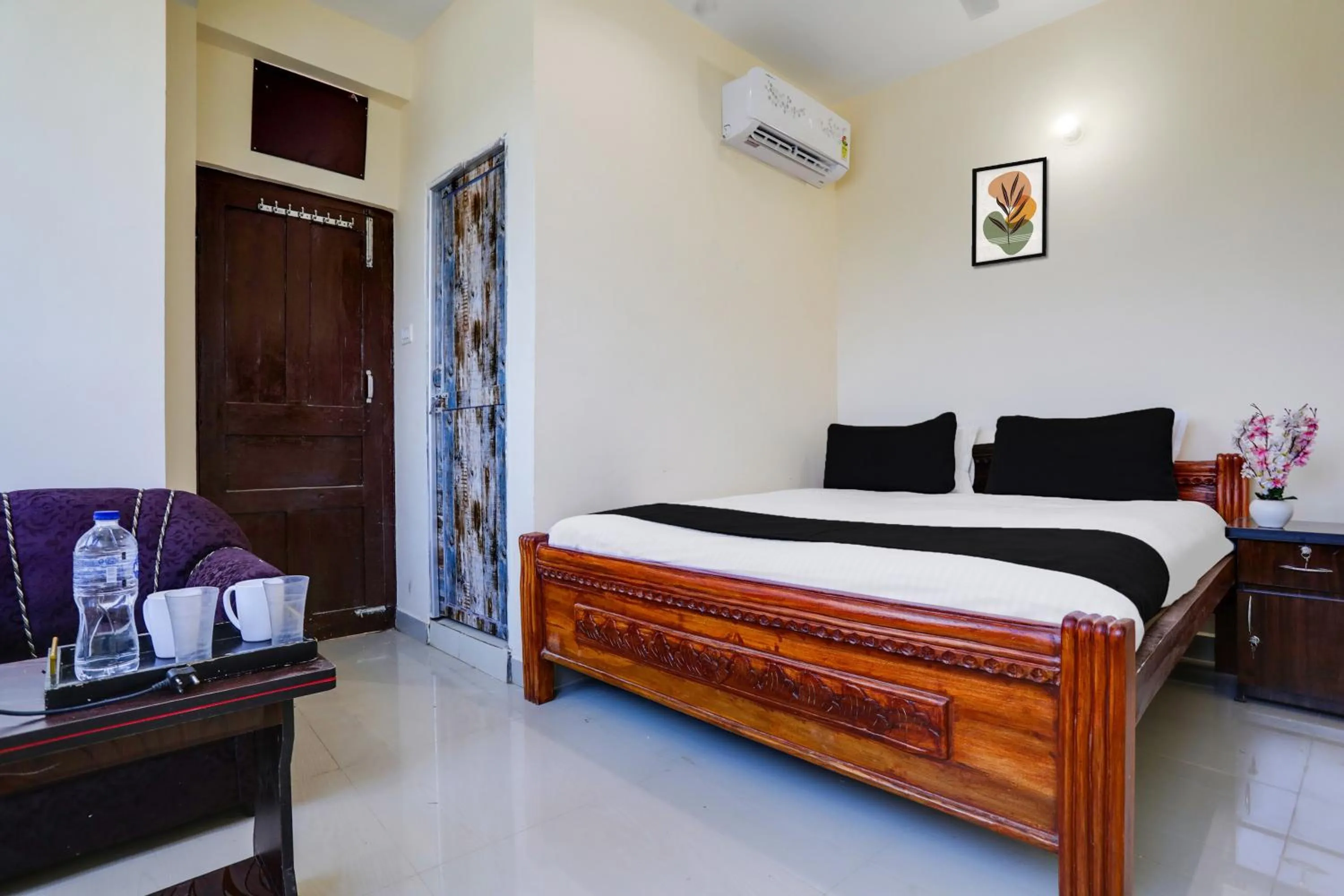 Bedroom in Hotel O M.V PALACE