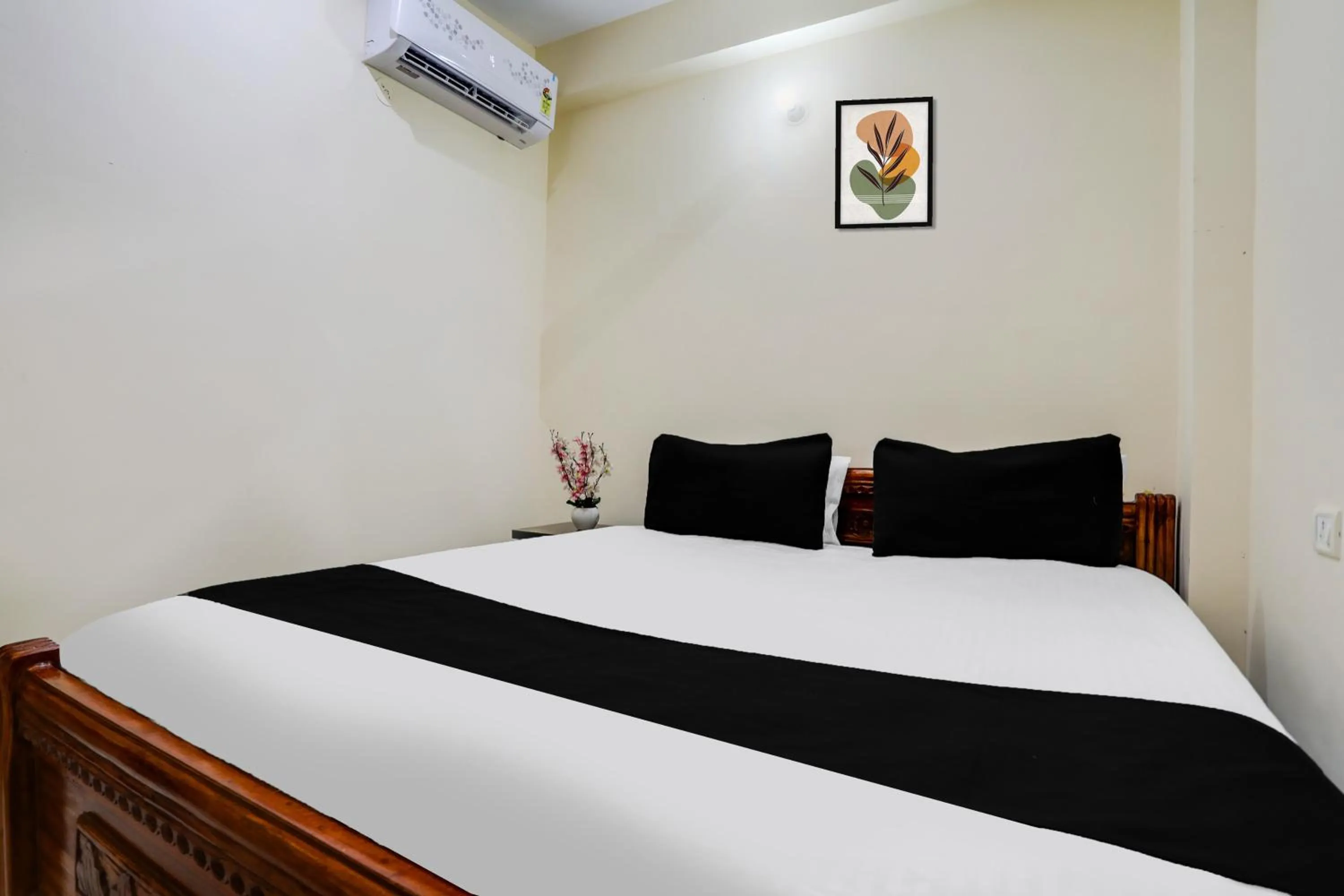 Bedroom in Hotel O M.V PALACE