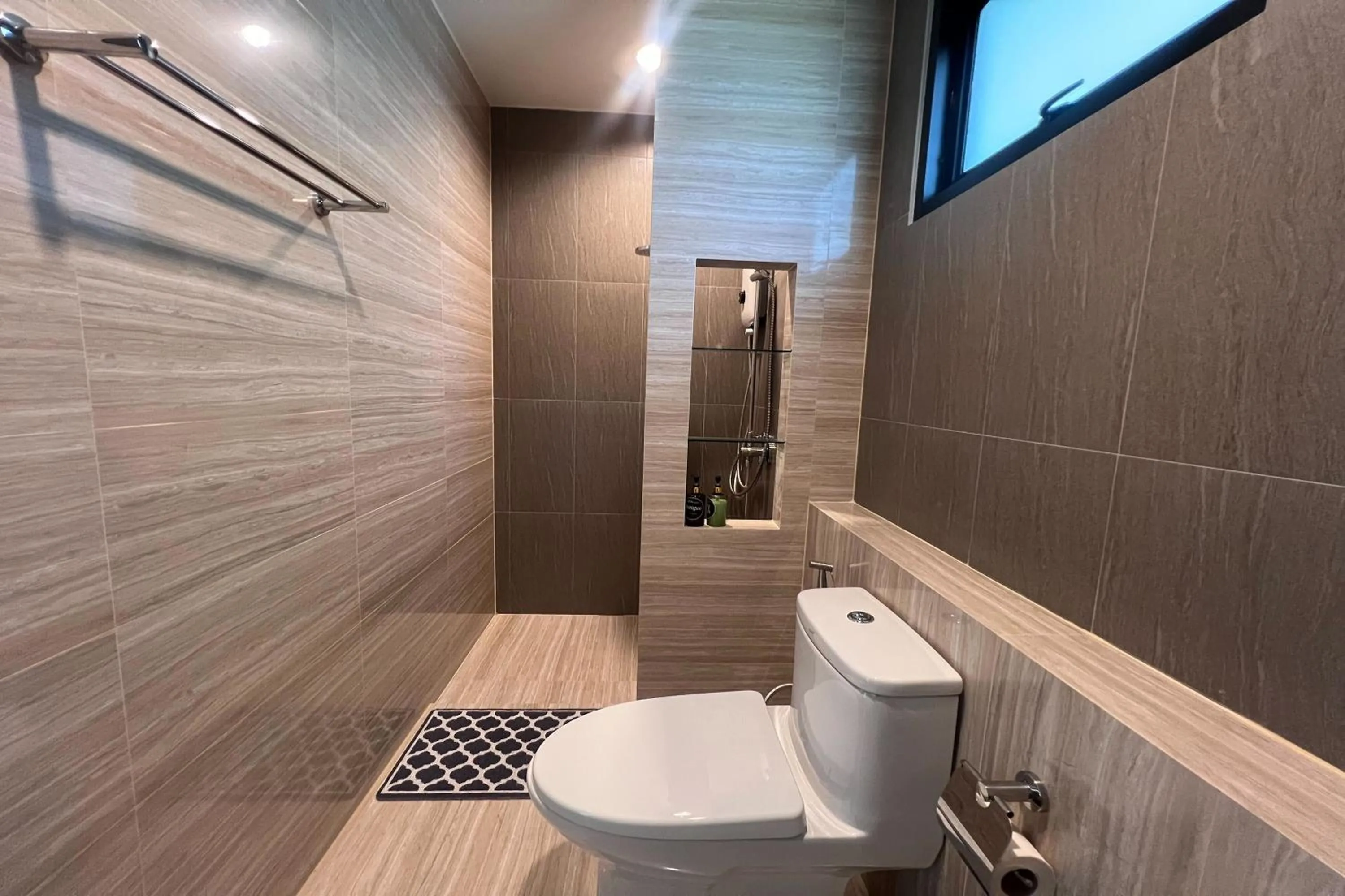 Bathroom in POOMe House