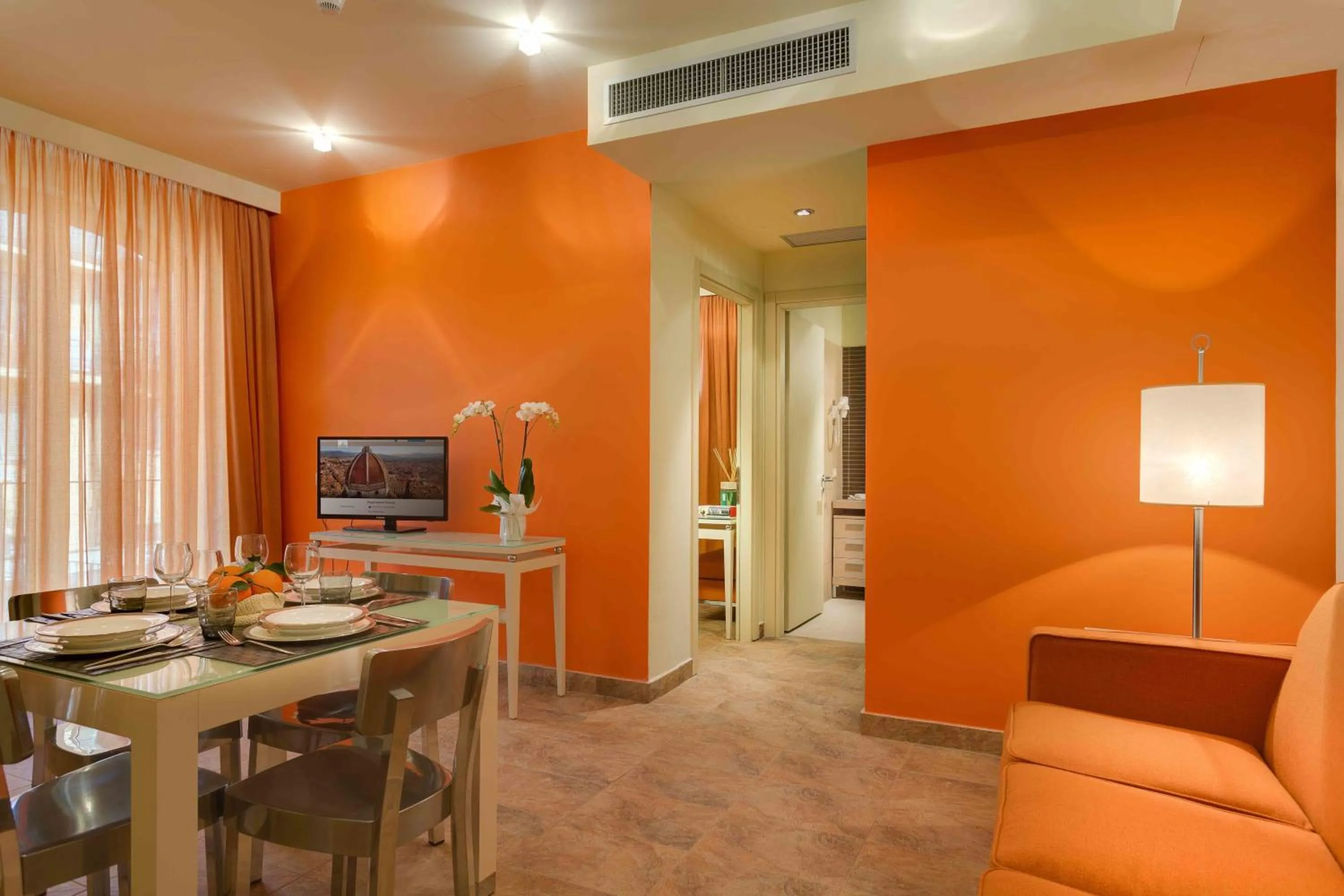 Photo of the whole room in PopArtment