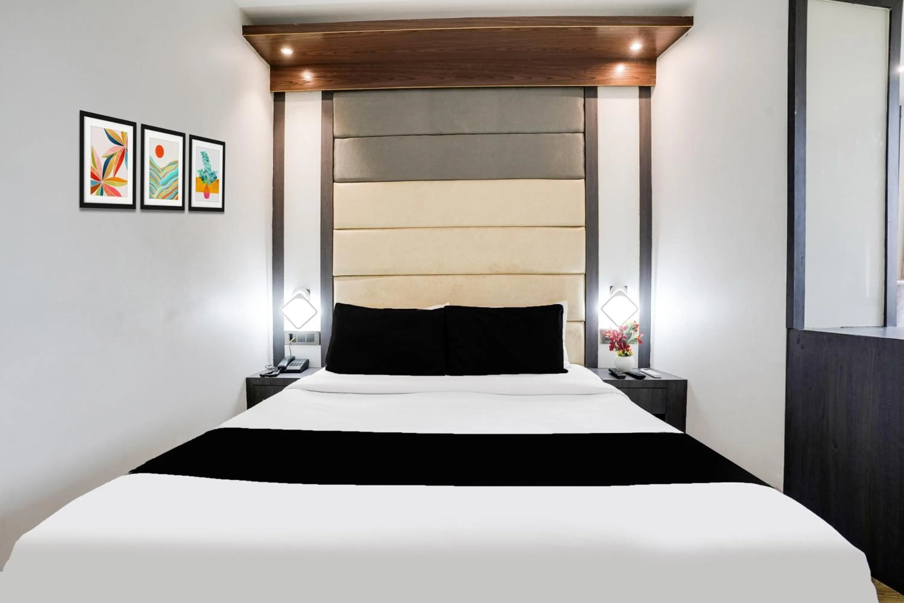Bedroom, Bed in Super Collection O Andheri Near Western Express Highway