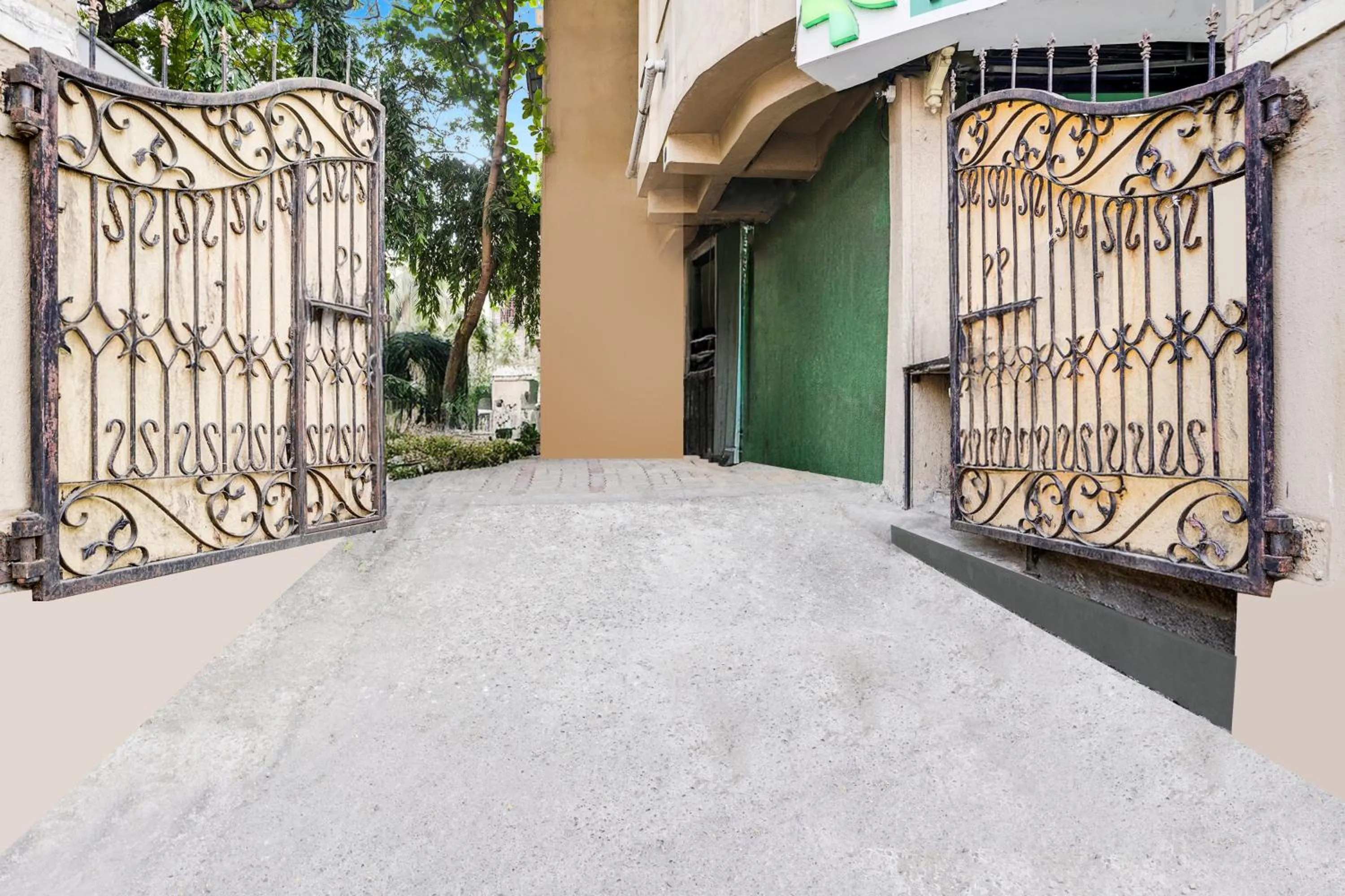 Facade/entrance in Super Collection O Andheri Near Western Express Highway