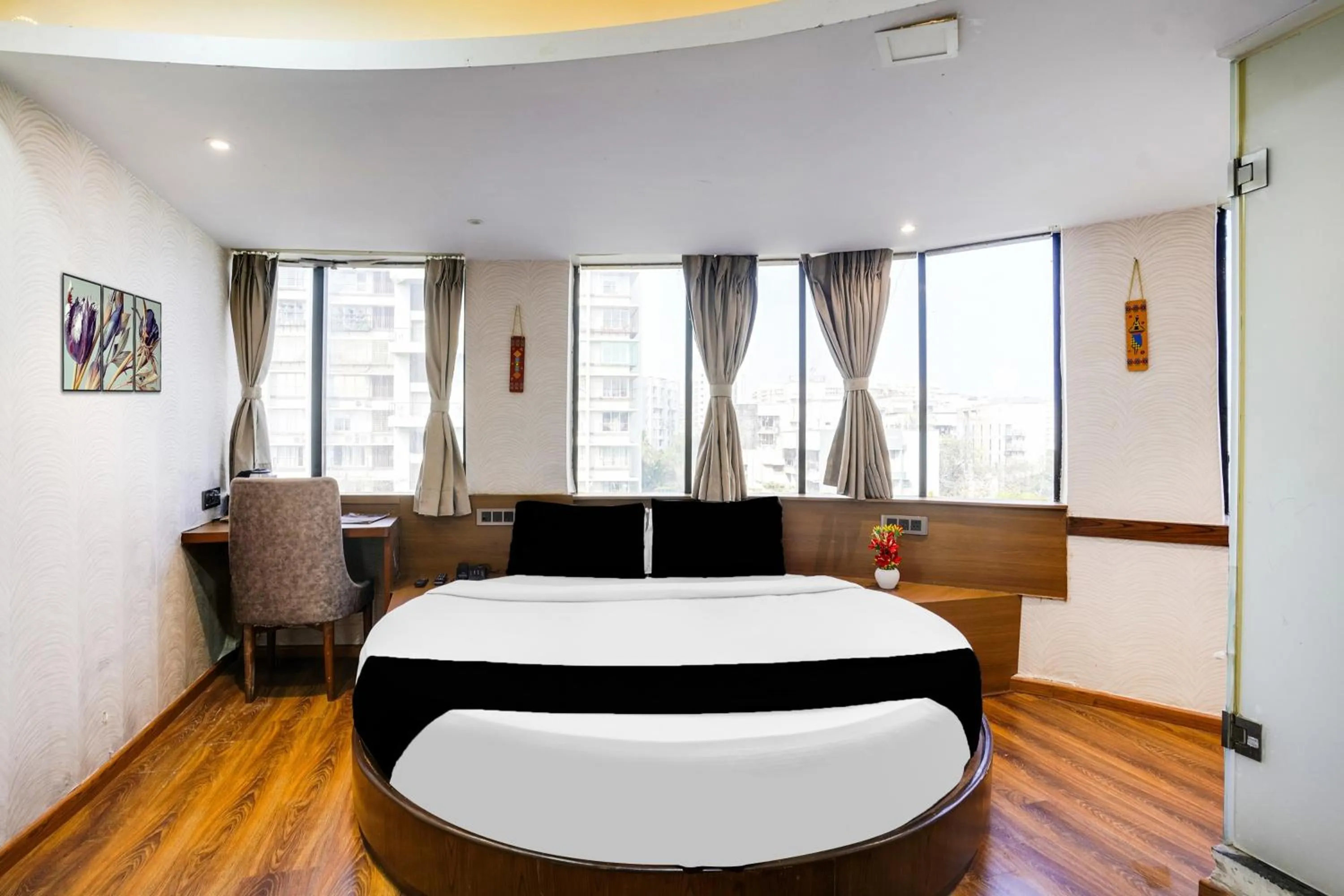 Bedroom, Bed in Super Collection O Andheri Near Western Express Highway