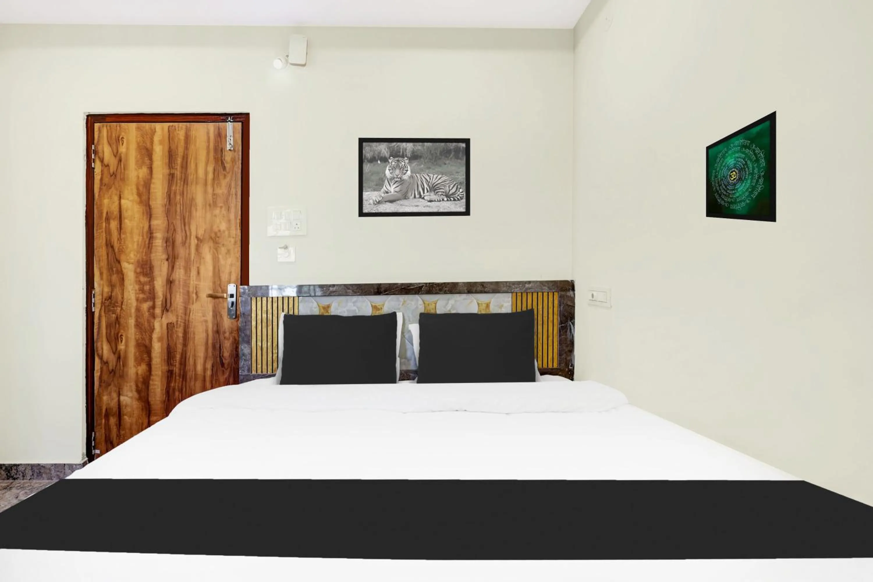 Bedroom, Bed in Super Hotel O Vizianagaram Near Railway Station