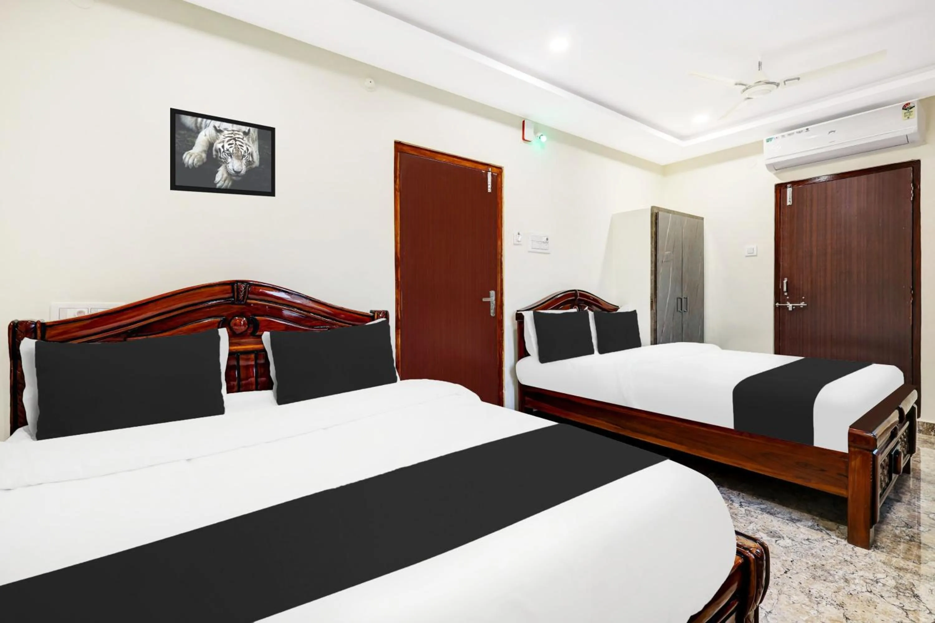 Bedroom, Bed in Super Hotel O Vizianagaram Near Railway Station
