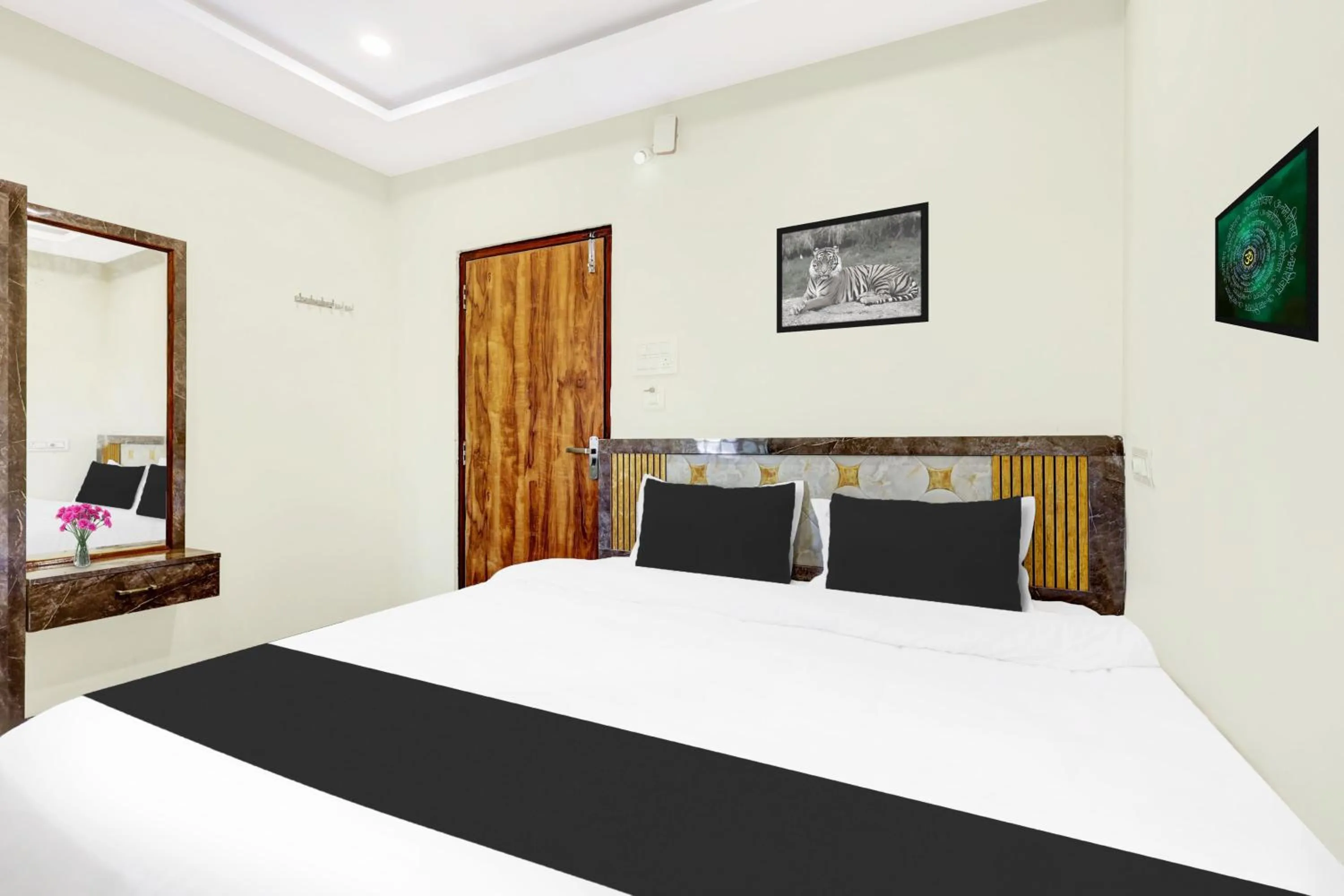 Bedroom, Bed in Super Hotel O Vizianagaram Near Railway Station