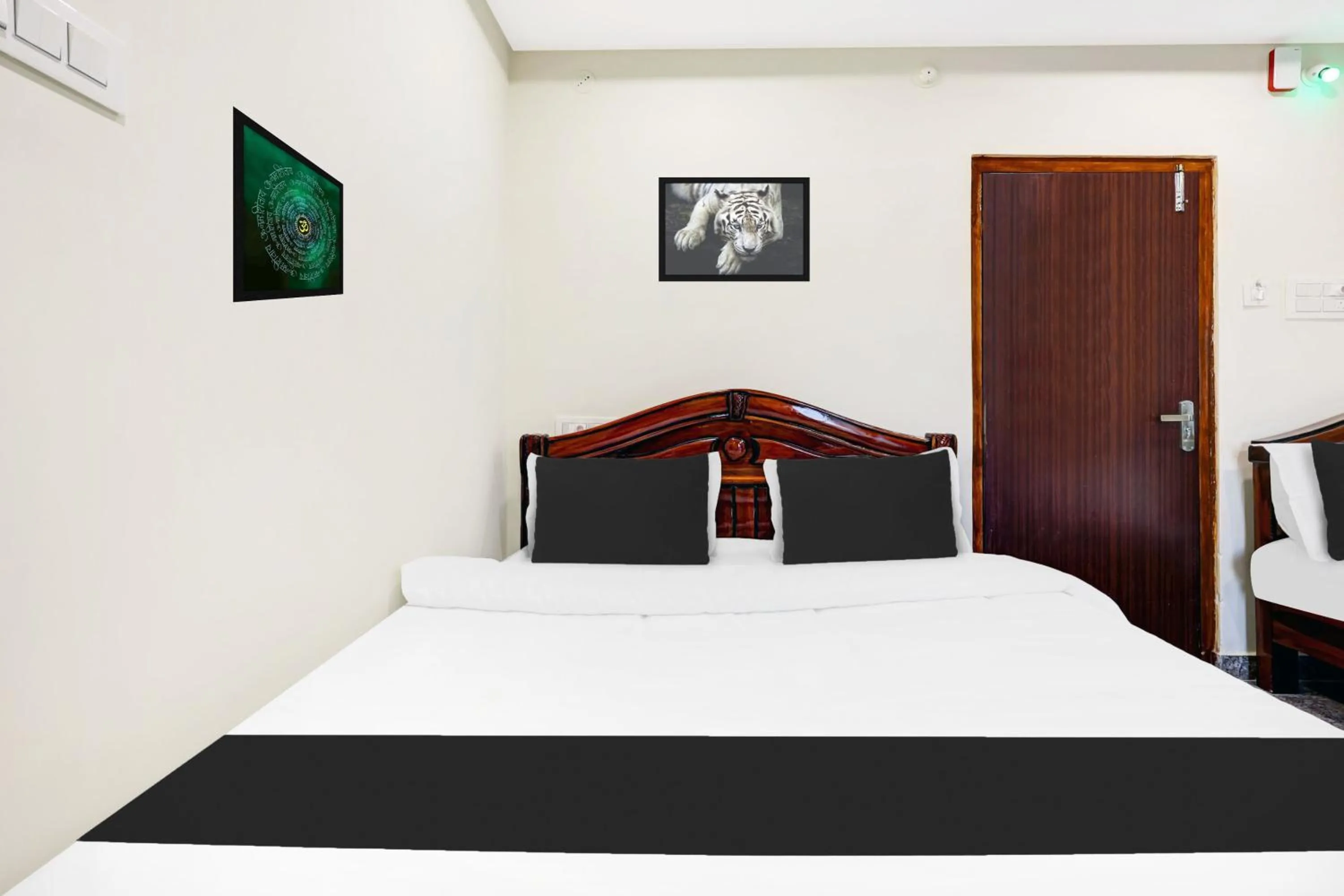 Bedroom, Bed in Super Hotel O Vizianagaram Near Railway Station