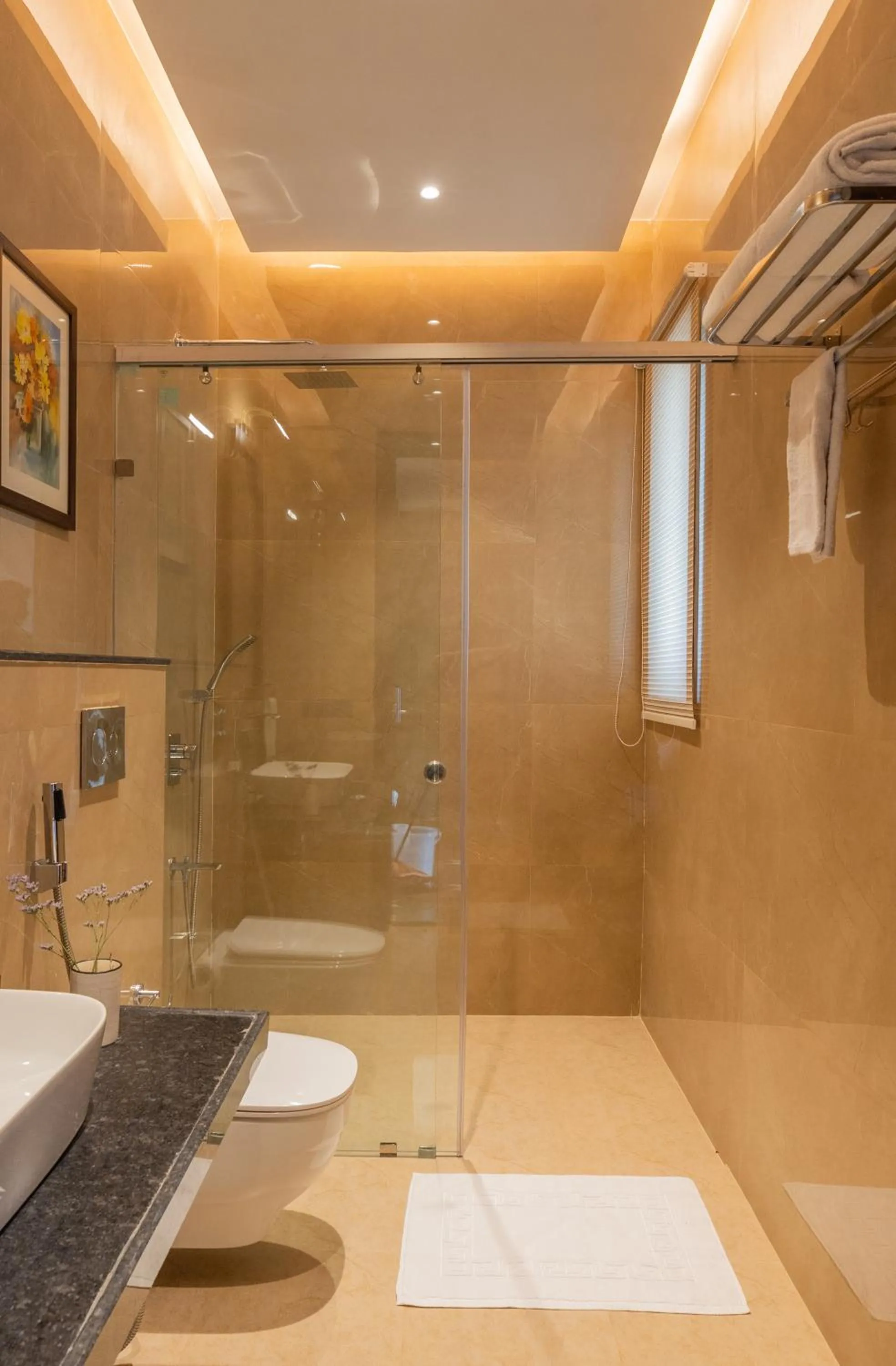 Shower in The Hills collective with private plunge pool My Downtown Hotel