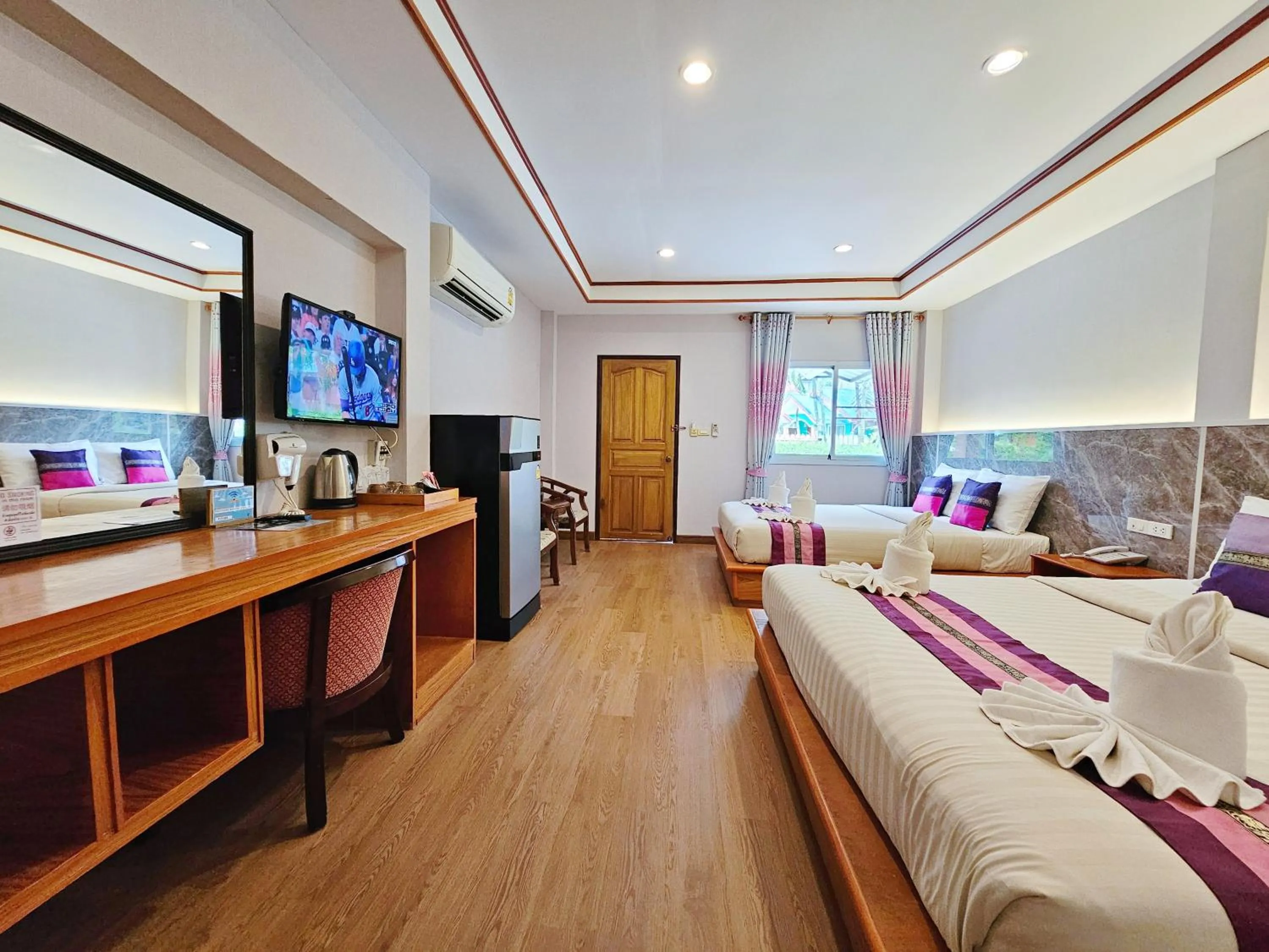 Photo of the whole room, Bed in Phaithong Sotel Resort
