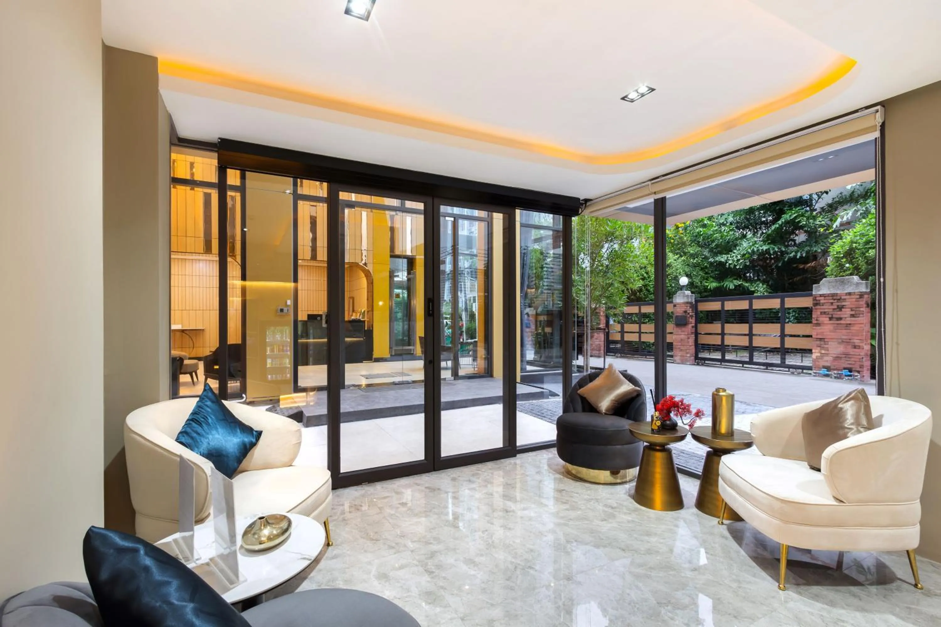 Lobby or reception in Aquila Hotel Bangkok