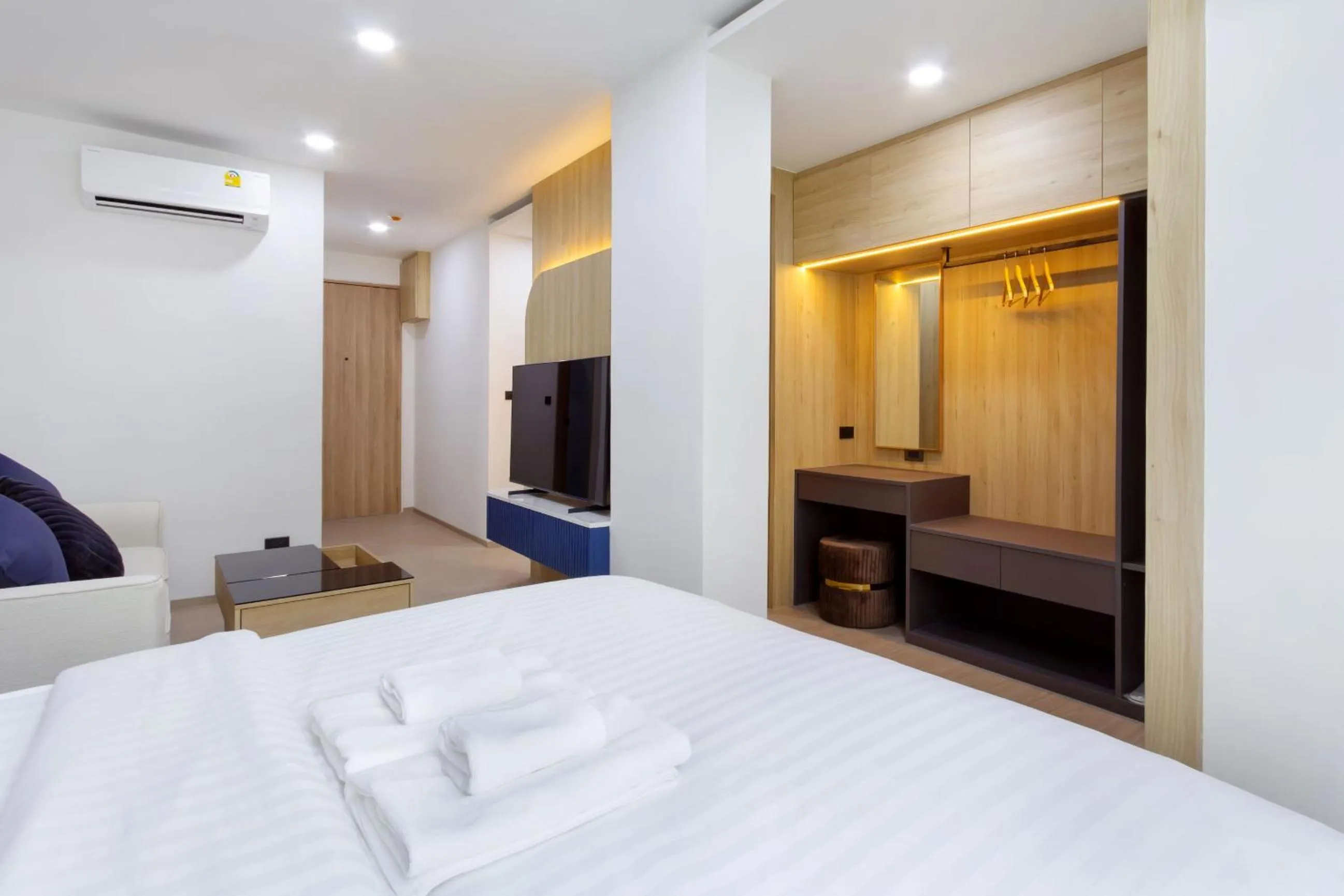 Bed in Aquila Hotel Bangkok