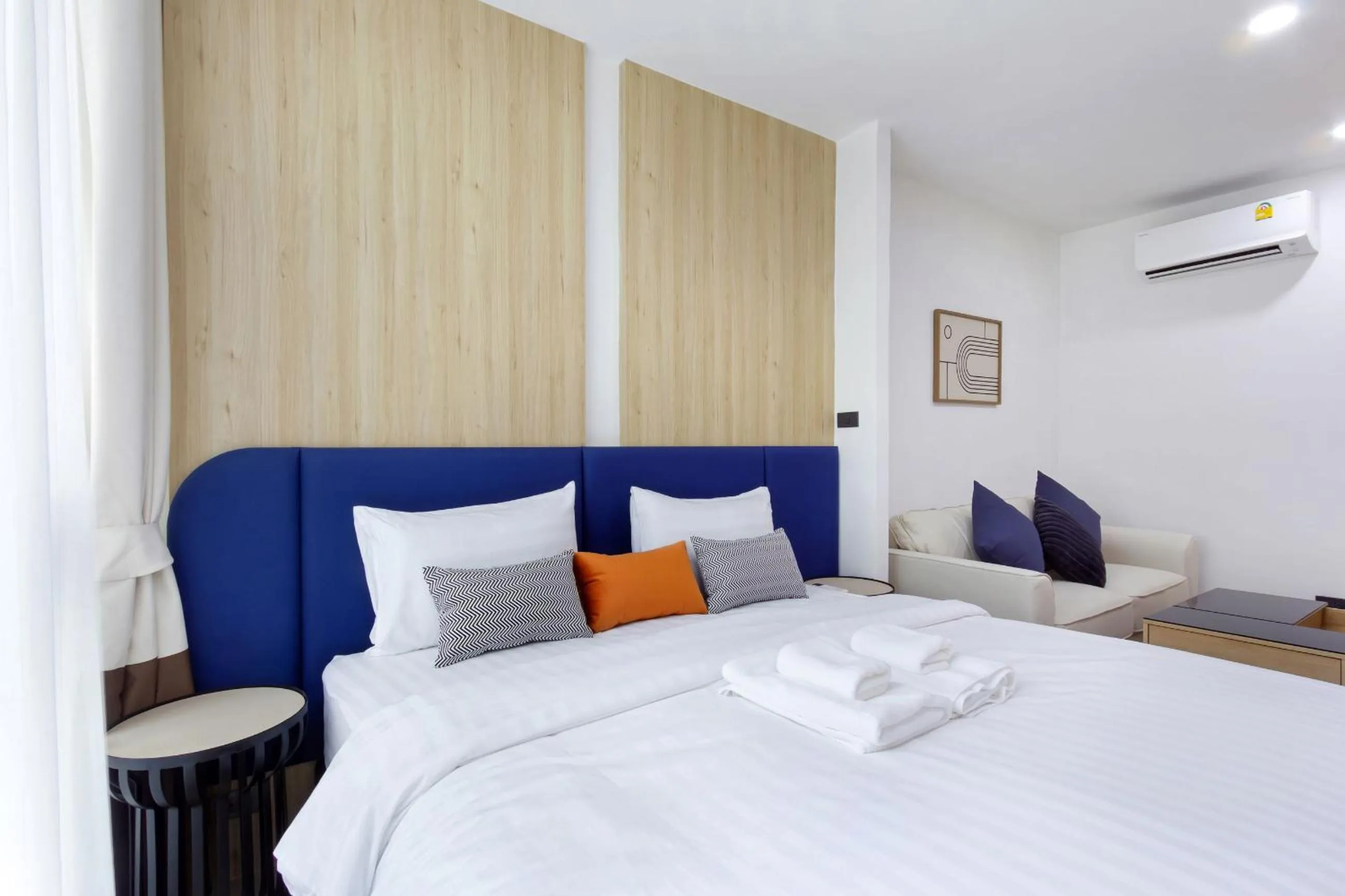 Bed in Aquila Hotel Bangkok