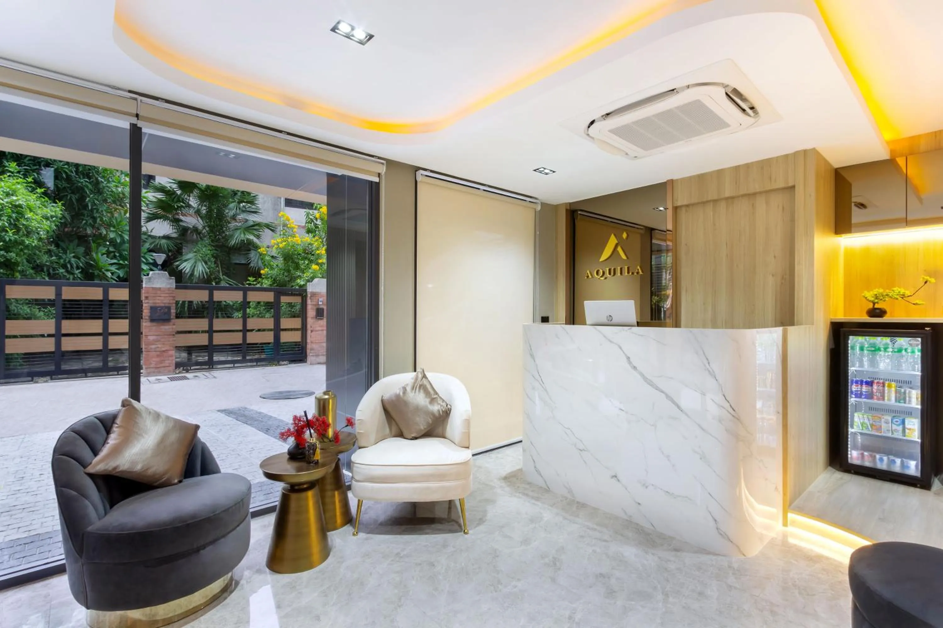 Lobby or reception in Aquila Hotel Bangkok
