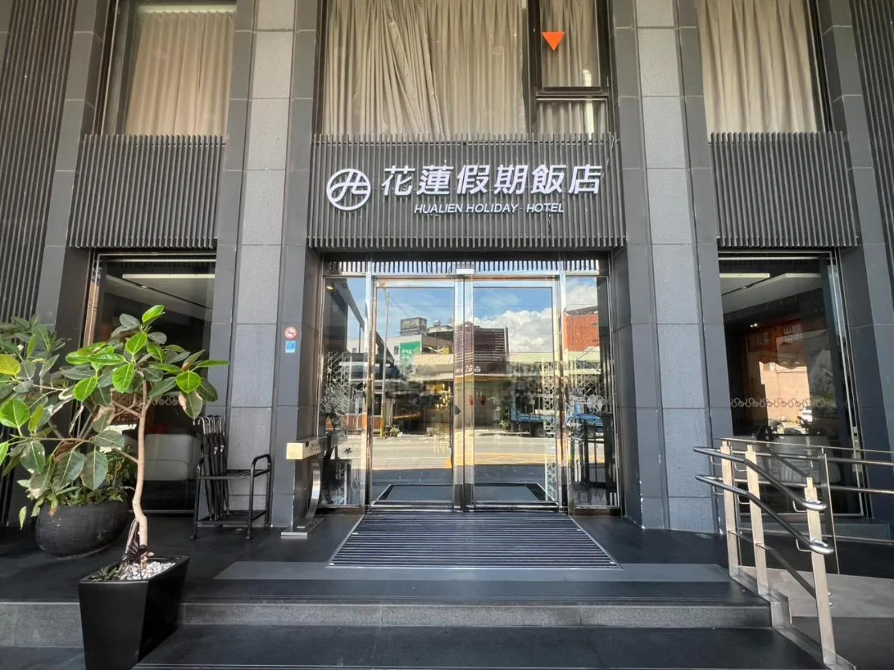 Property building in Hualien Holiday Hotel