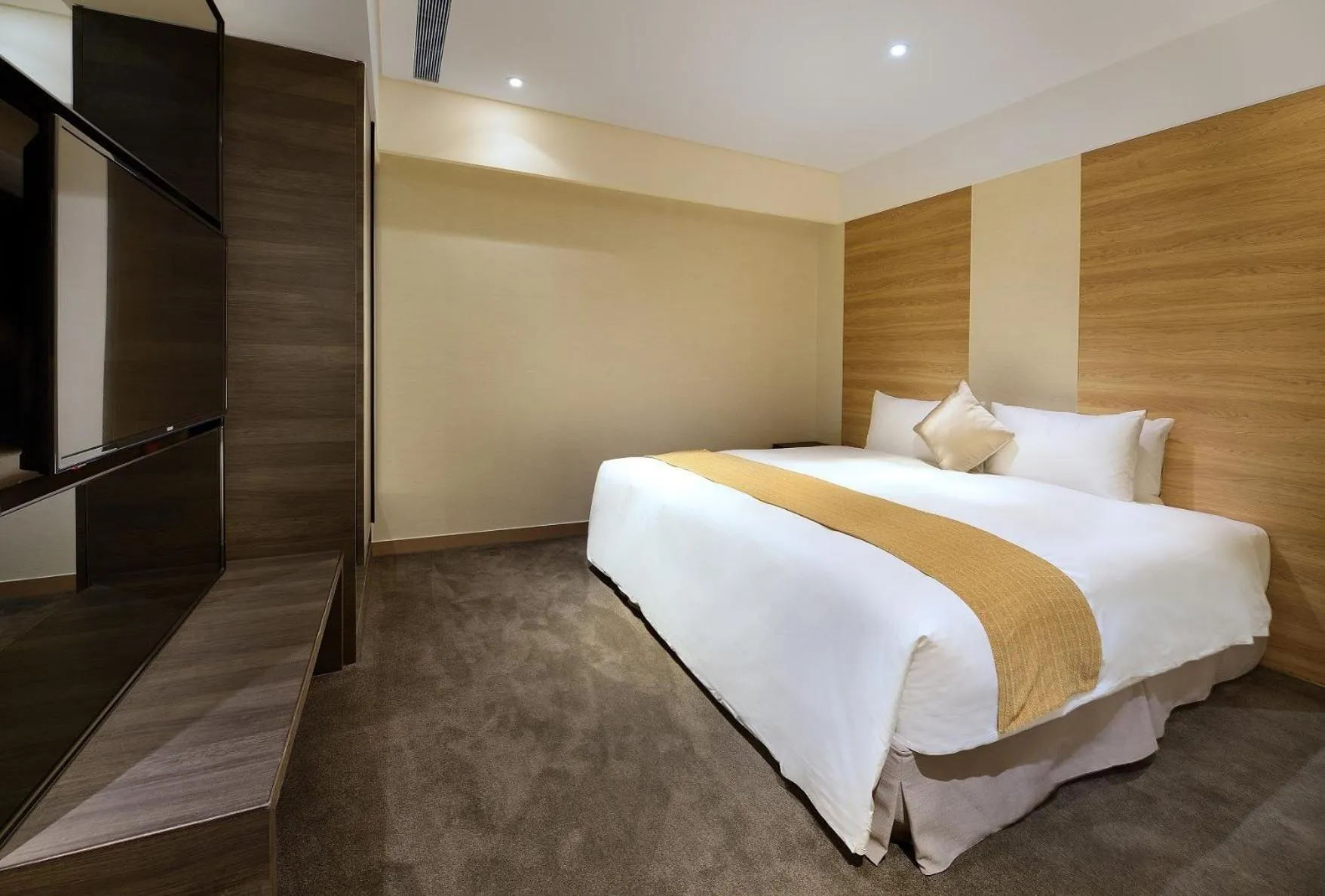 Bed in Hualien Holiday Hotel