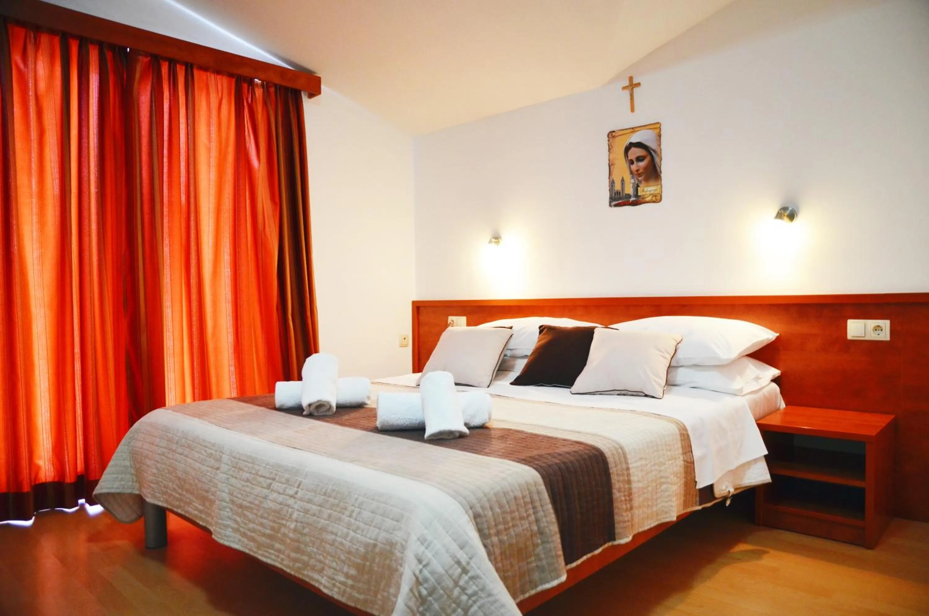 Photo of the whole room, Bed in Hotel Quattro Medjugorje