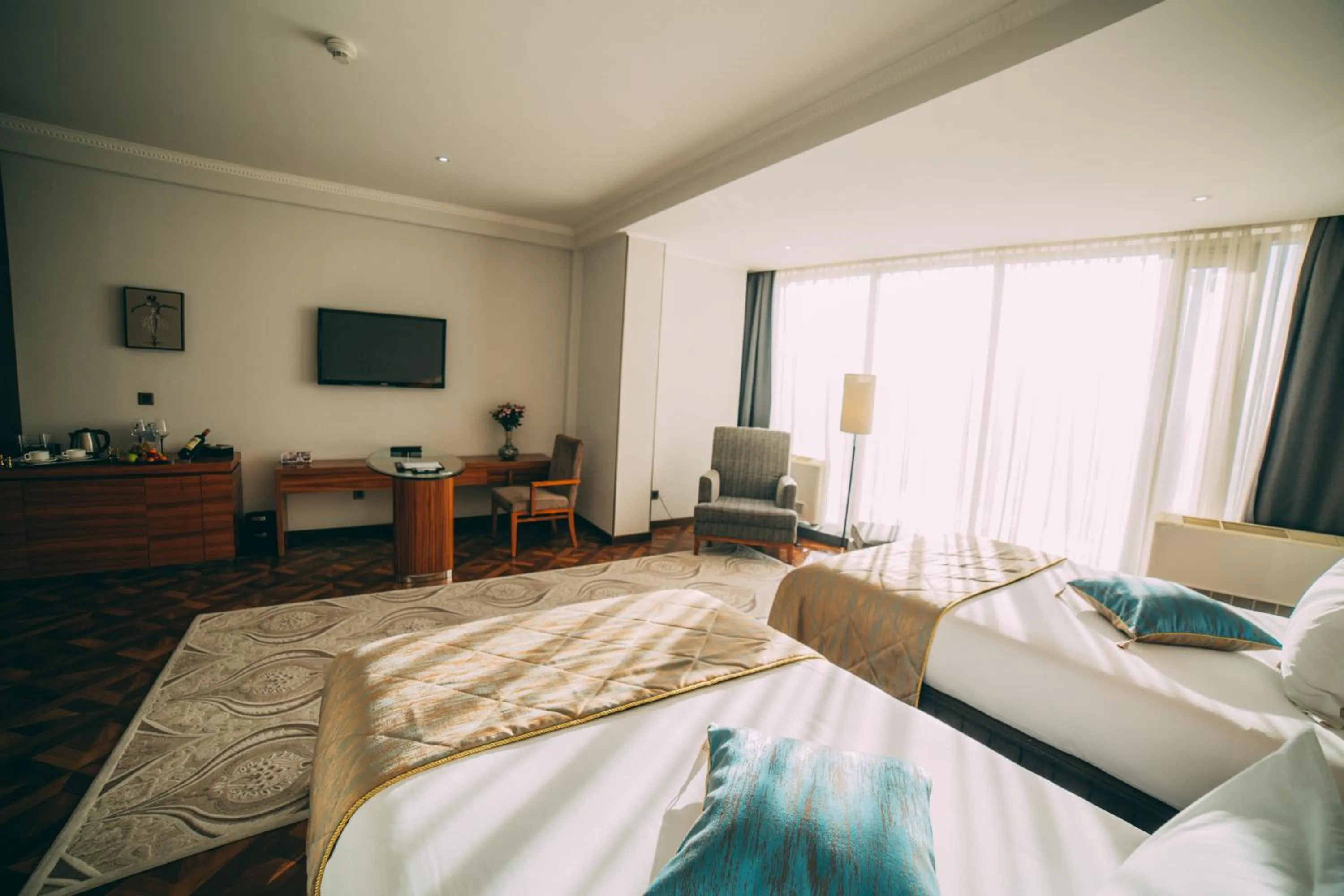 Living room, Bed in Damas International Hotel